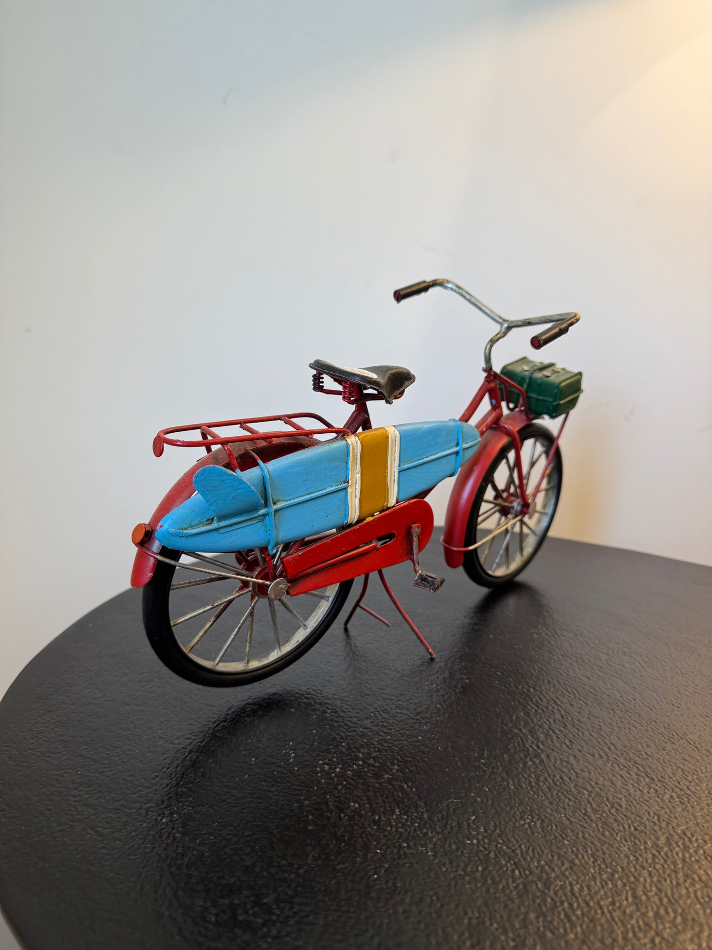 Vélo rétro en métal avec sacoche — Objet de décoration rétro neuf