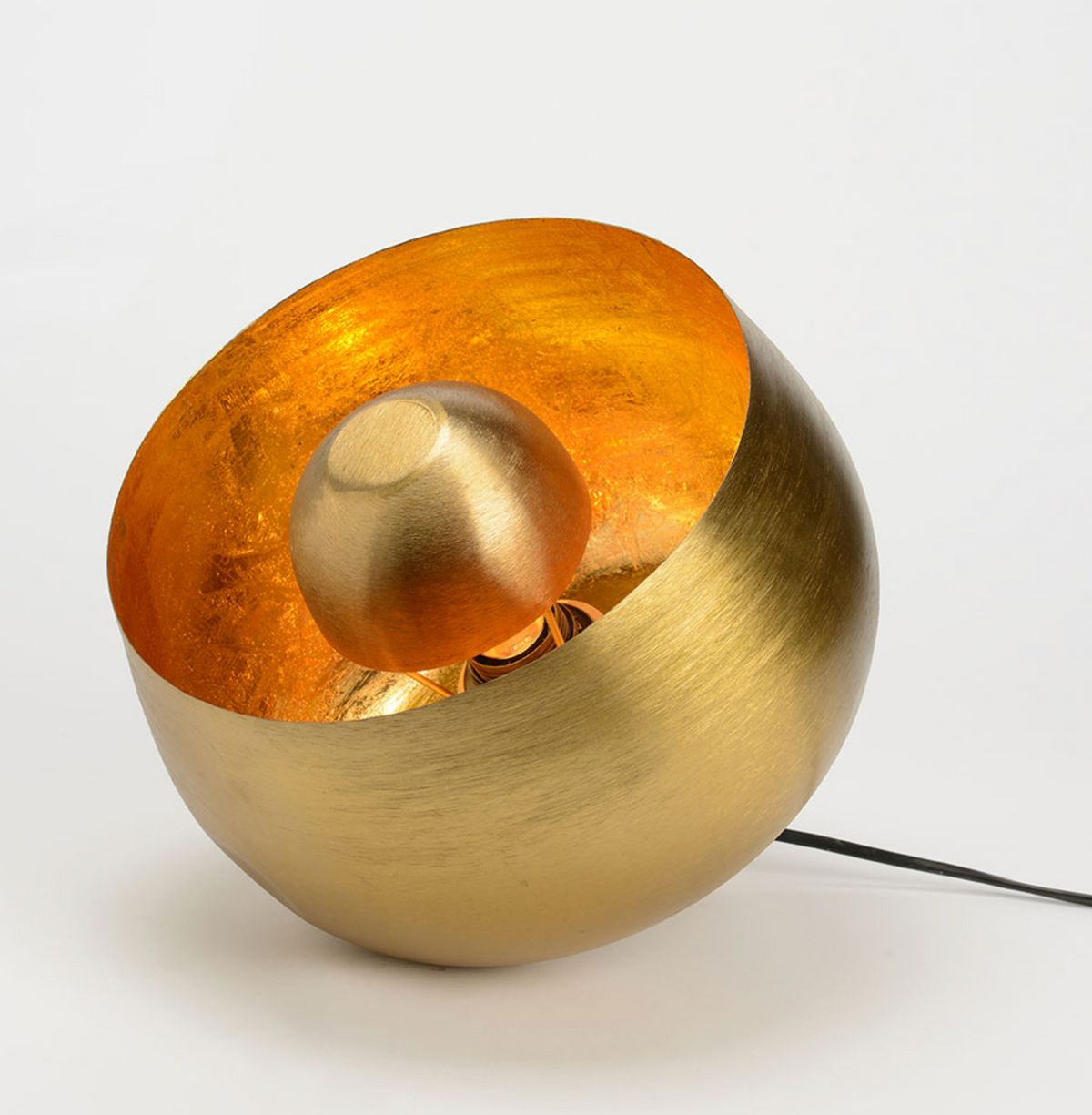 Lampe de sol boule en aluminium et fer doré — Athezza