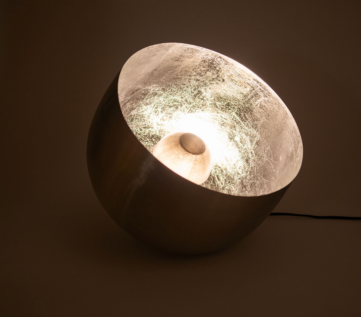 Lampe de sol boule en aluminium et fer argenté — Amadeus