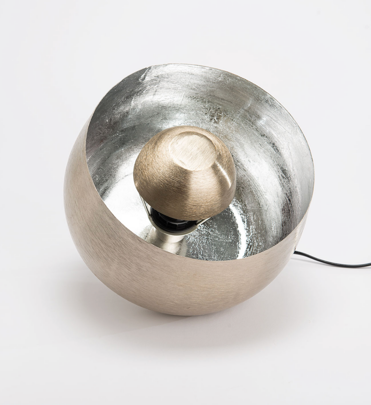 Lampe de sol boule en aluminium et fer argenté — Amadeus