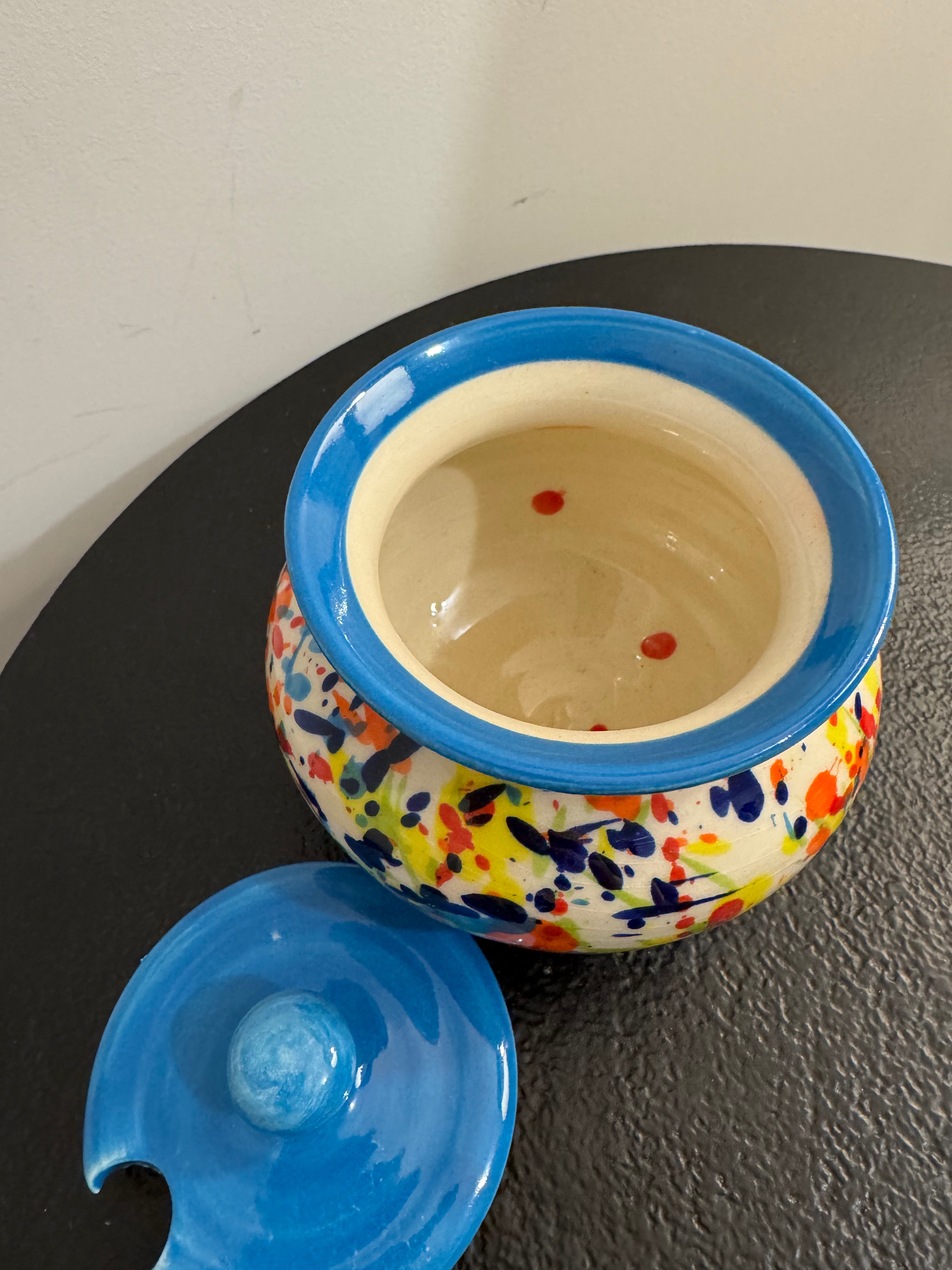 Sucrier en céramique avec couvercle motif moucheté multicolore (H 11 cm)