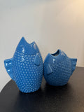 Duo de vases poissons en céramique bleue (H 15 cm & H 20 cm)