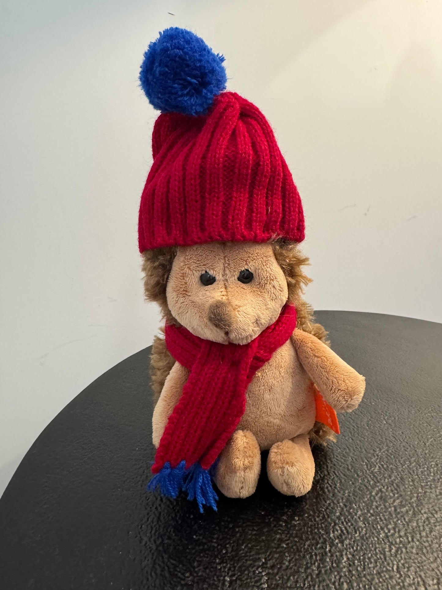 Peluche Hérisson bonnet et écharpe "Les Amis de la Forêt" — 18 cm- Orange toys