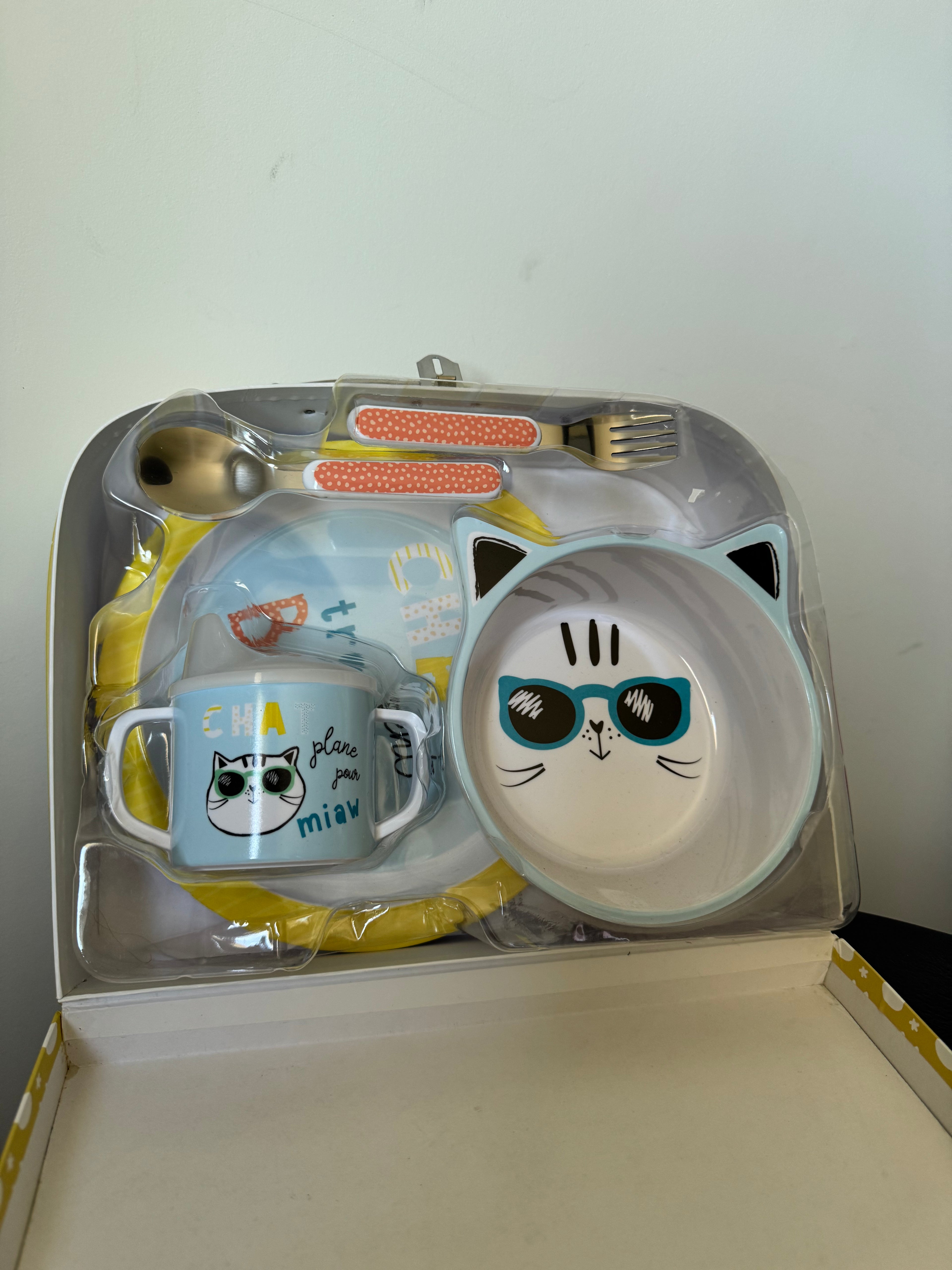 Coffret vaisselle enfant en mélamine motif Chat avec mallette — Amadeus Les Petits