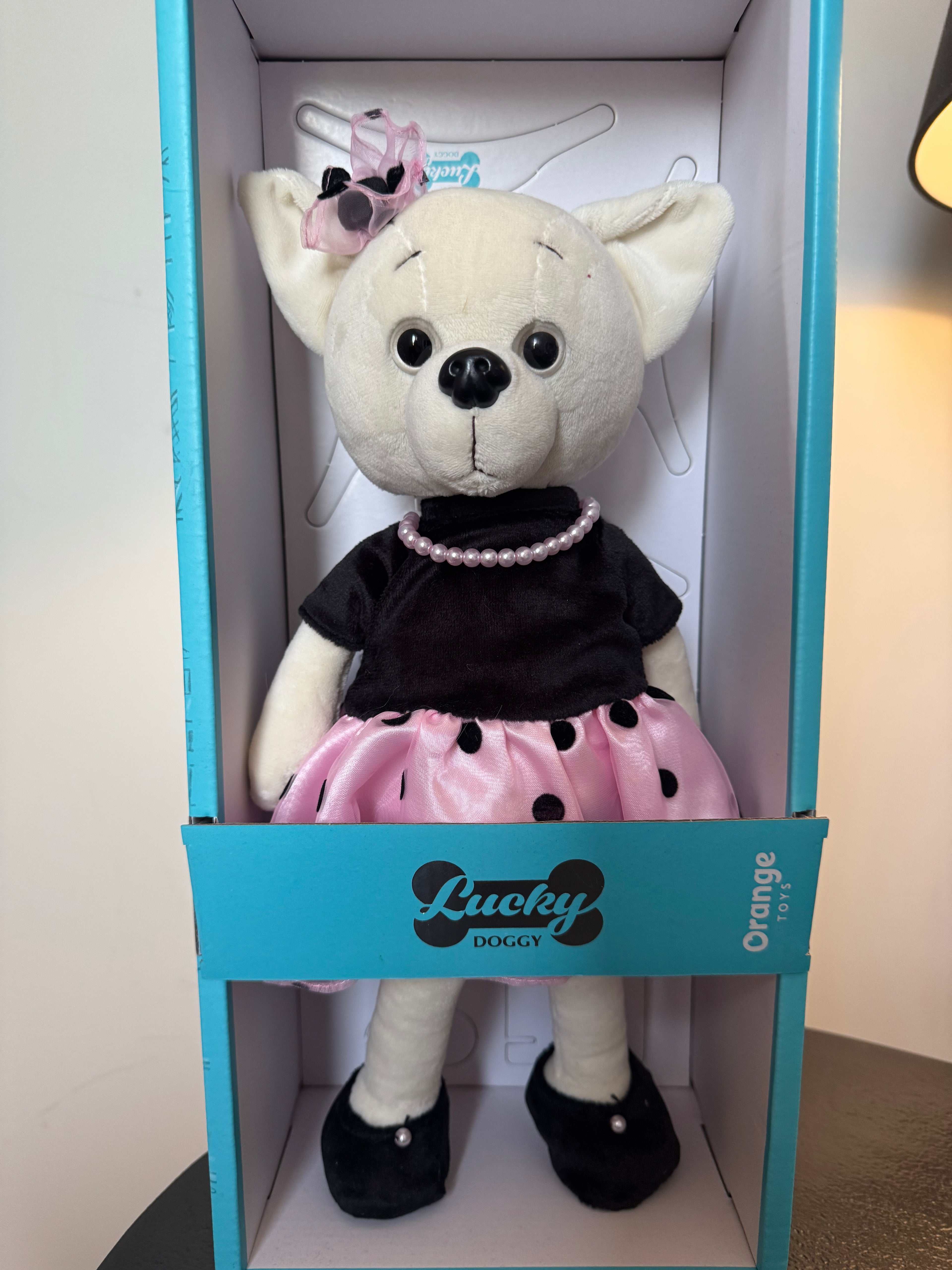 Peluche chien articulée Lucky Doggy robe chic noire et rose à pois (38 cm) — Orange Toys