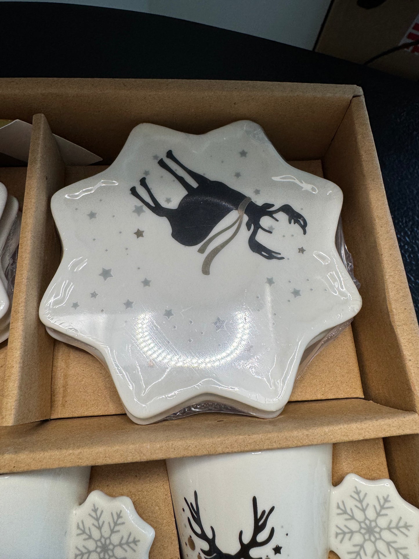 Coffret 6 tasses à café et sous-tasses étoile en porcelaine motif Cerf — Hoff Interieur