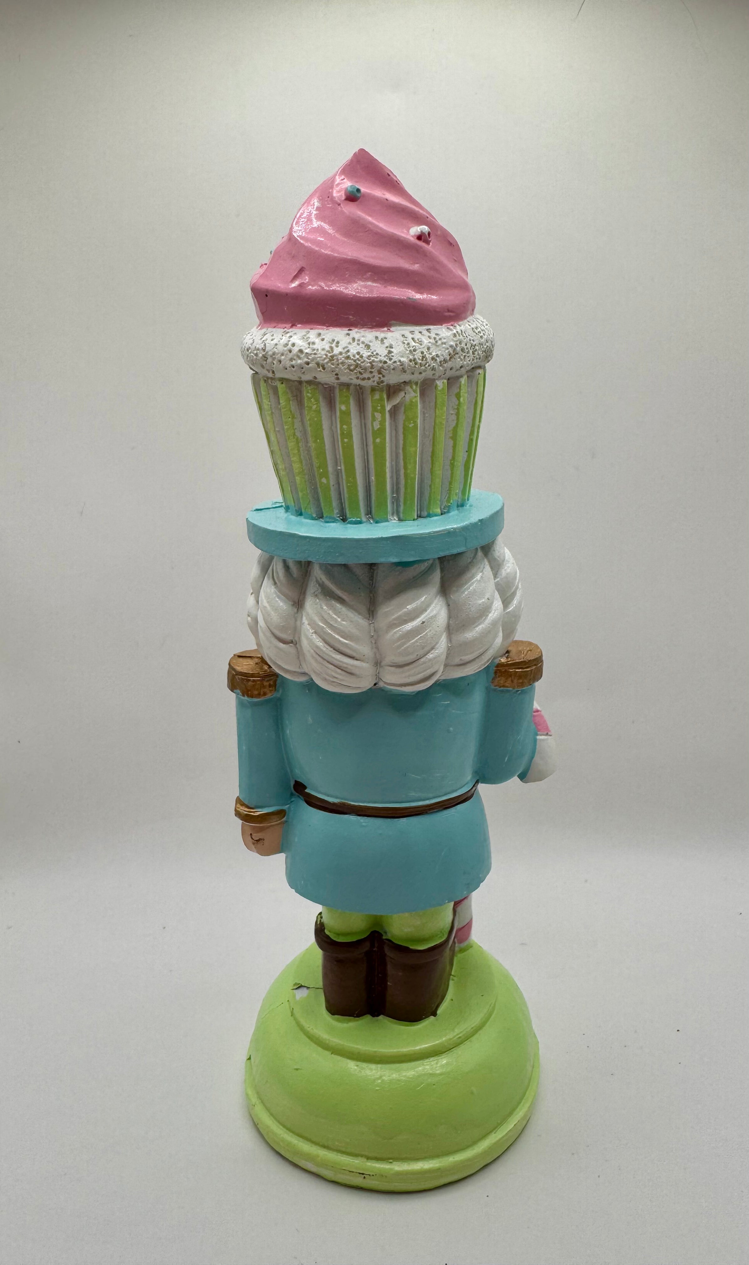 Statuette Casse-Noisette Gourmand Cupcake & Sucre d'Orge (H 16,5 cm) — Hoff Interieur