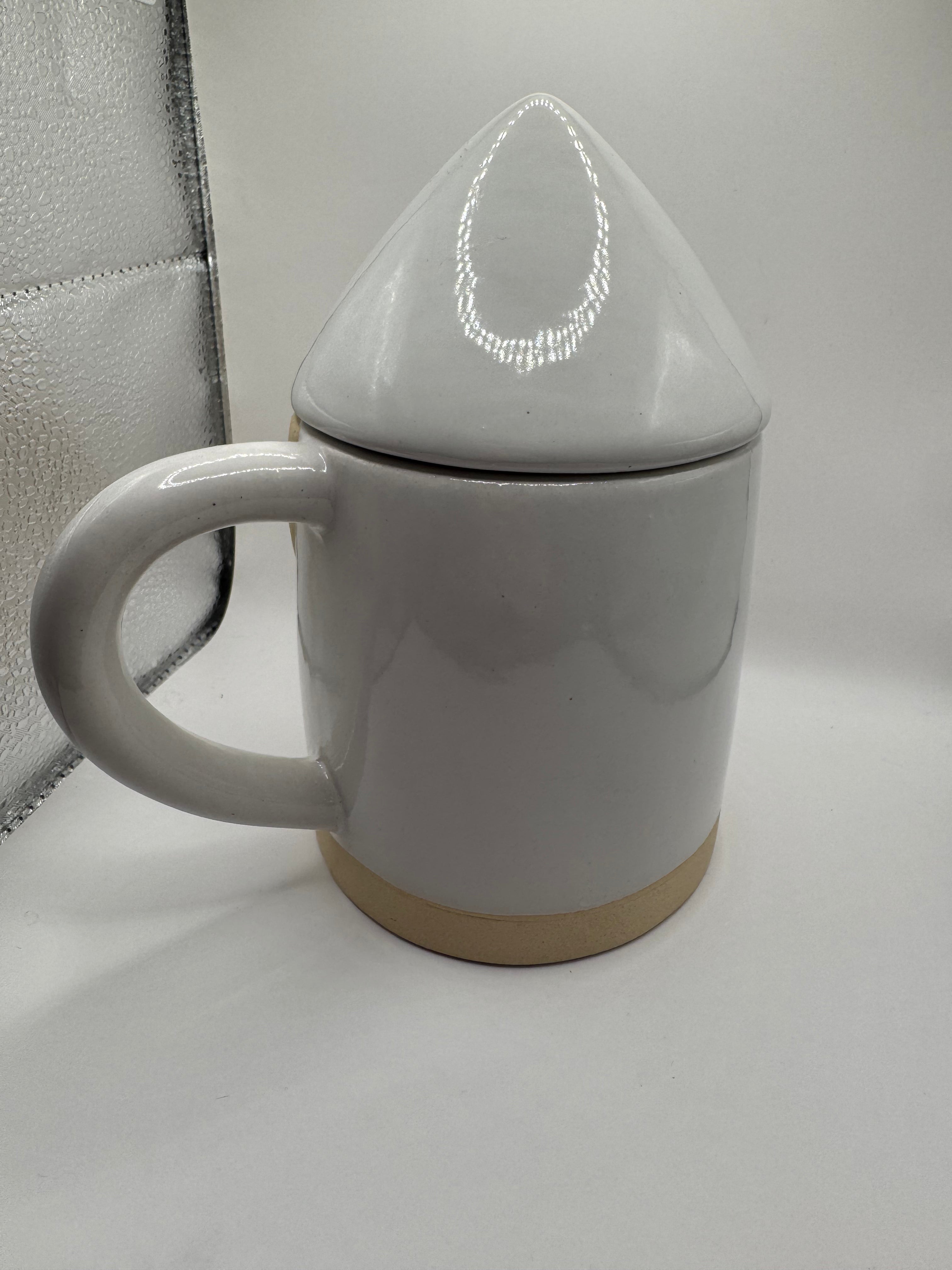 Grande tasse avec couvercle Lutin de Noël en céramique — Hoff Interieur (À l'unité)