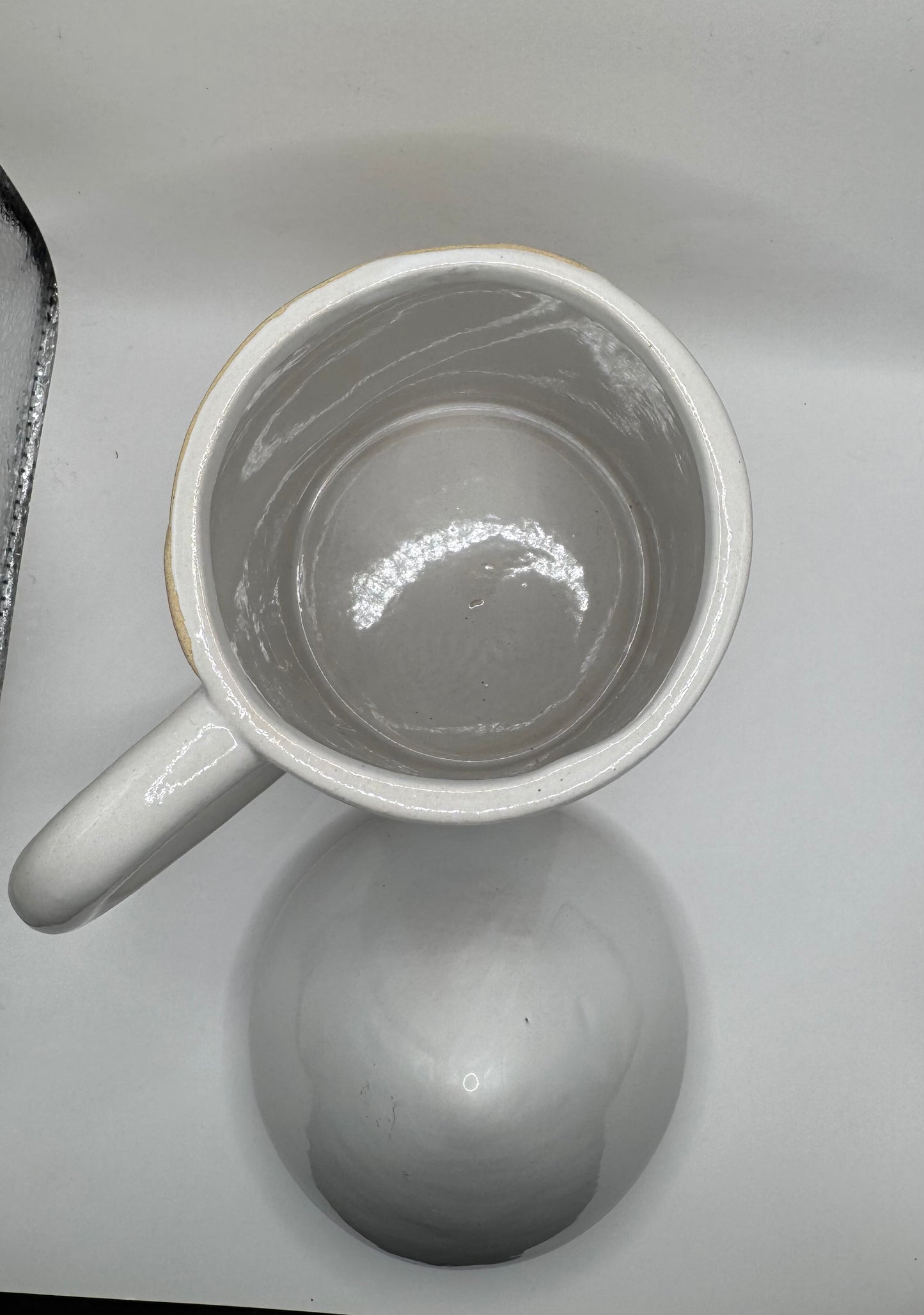 Grande tasse avec couvercle Lutin de Noël en céramique — Hoff Interieur (À l'unité)
