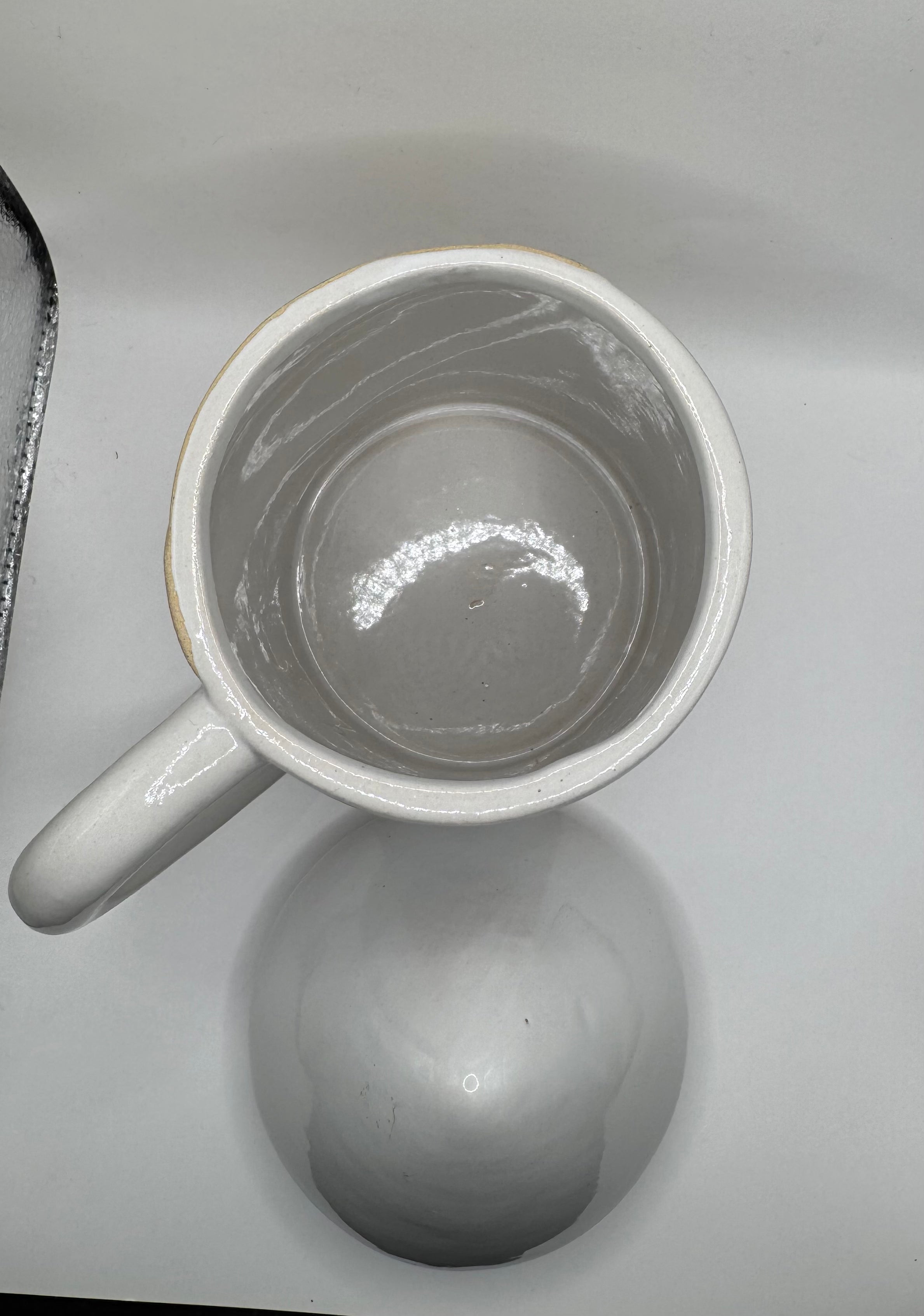 Grande tasse avec couvercle Lutin de Noël en céramique — Hoff Interieur (À l'unité)