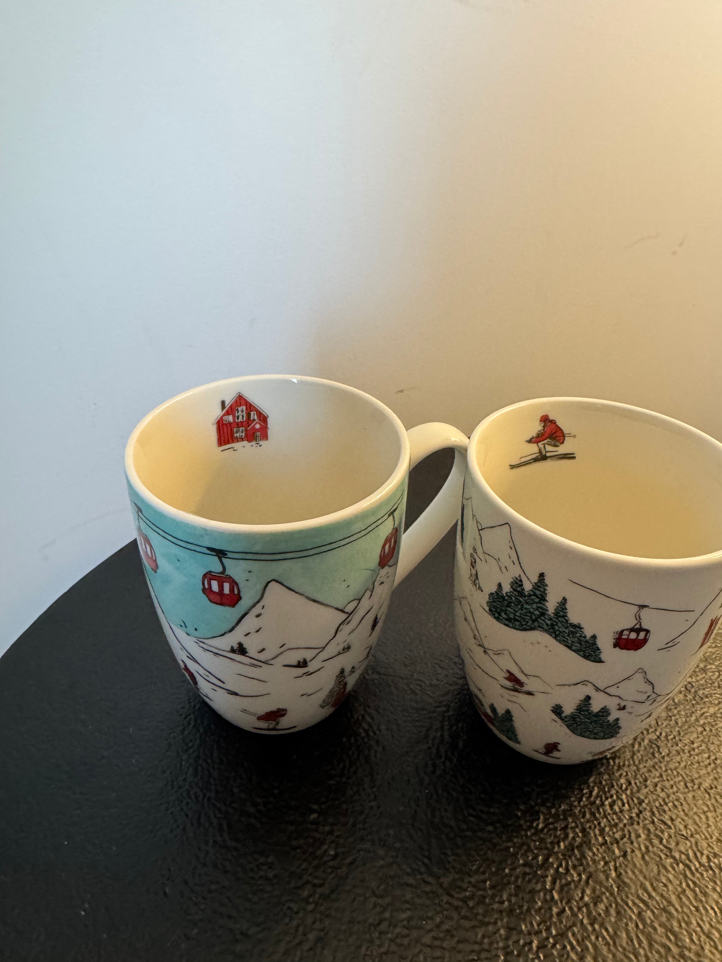 Set de 2 mugs en porcelaine motif « Station de Ski » (H11 cm) — Amadeus