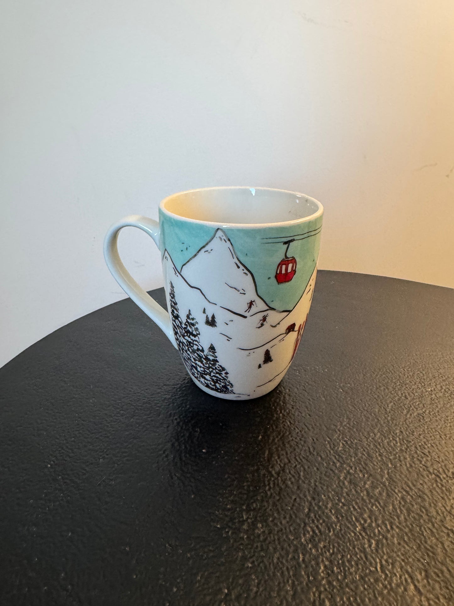 Set de 2 mugs en porcelaine motif « Station de Ski » (H11 cm) — Amadeus