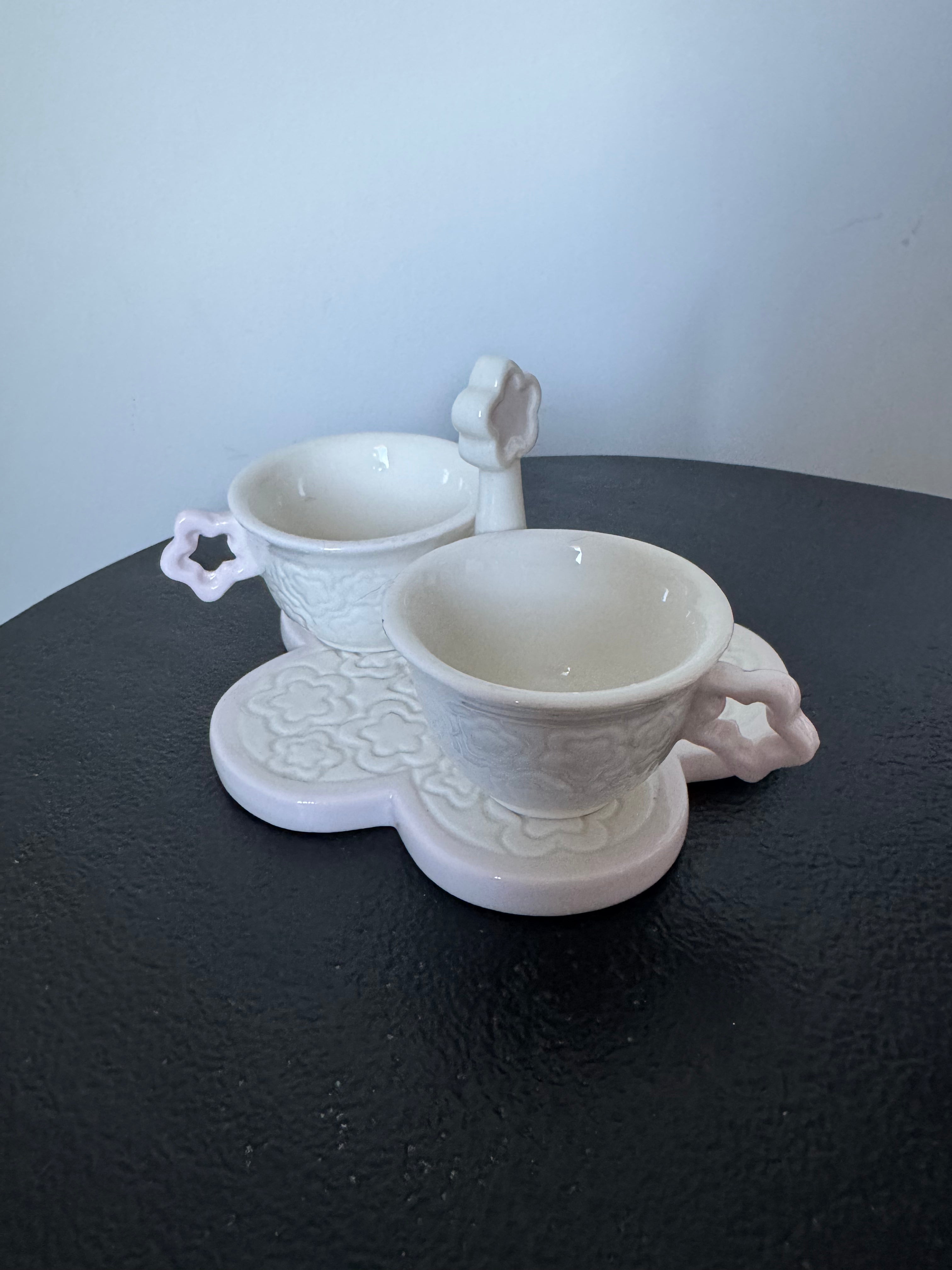 Duo de tasses à espresso avec présentoir fleur en céramique peinte à la main — 14zero3 (Art From Italy)