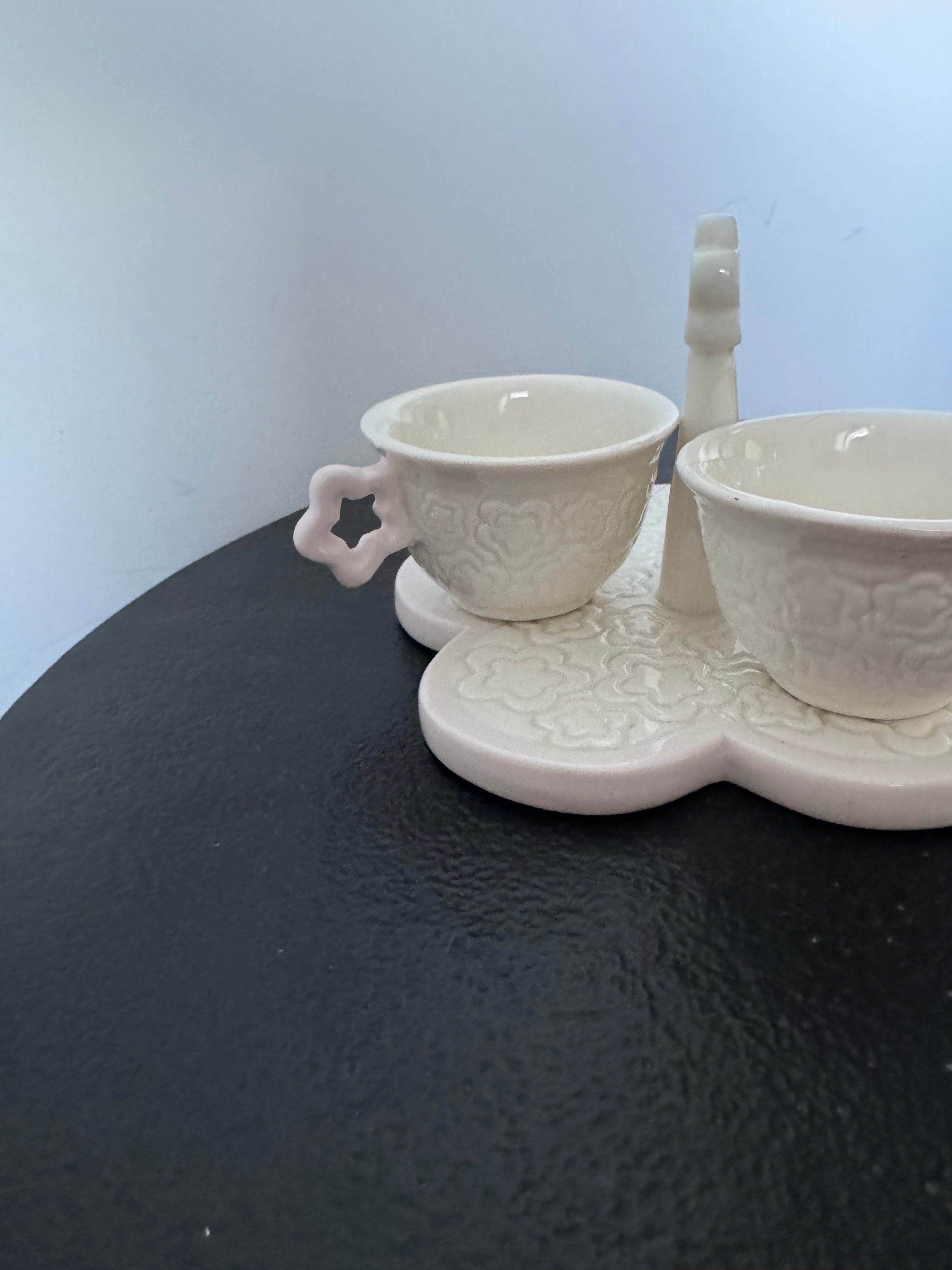 Duo de tasses à espresso avec présentoir fleur en céramique peinte à la main — 14zero3 (Art From Italy)