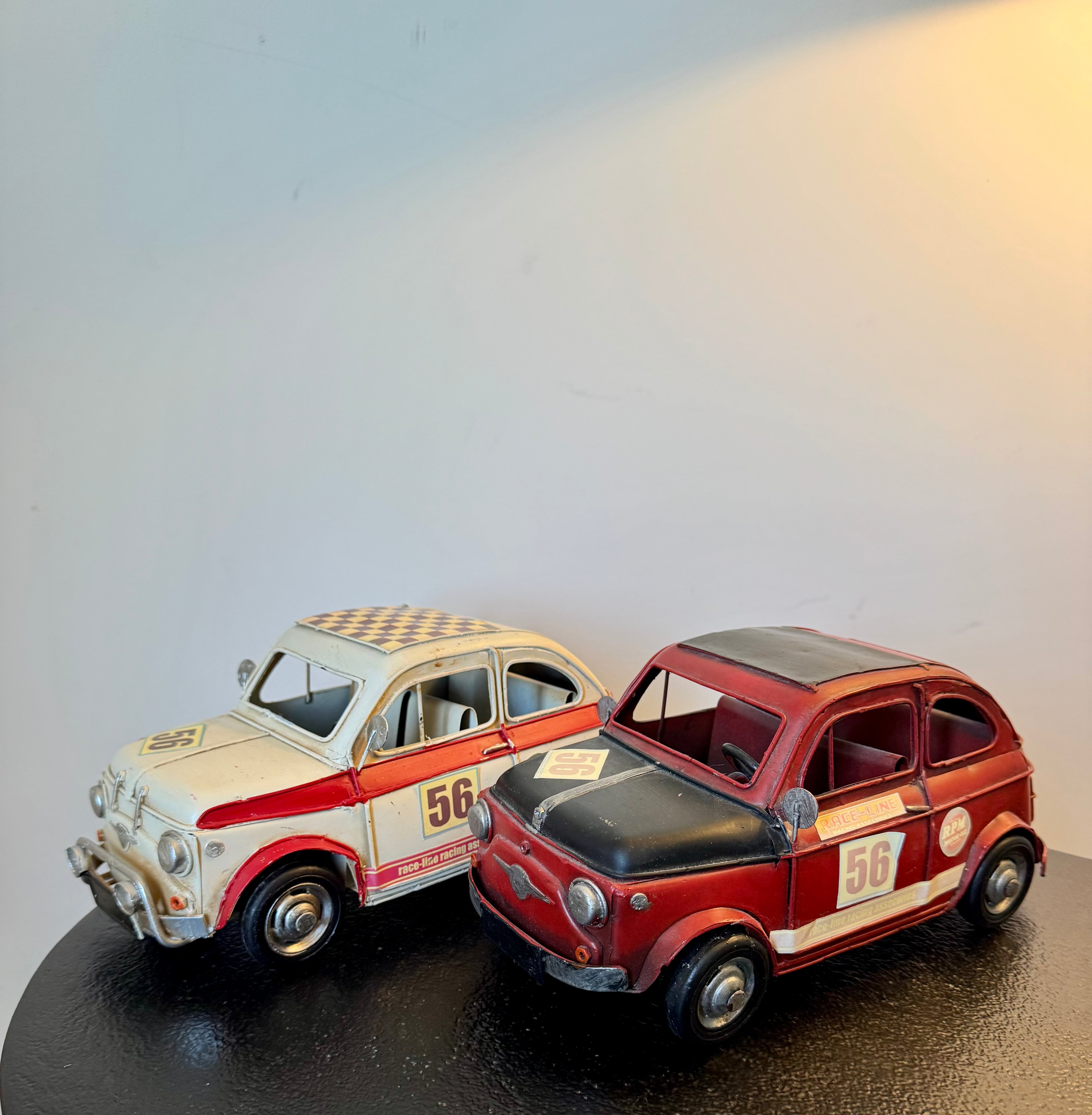 Voiture vintage de course en métal — Objet de décoration rétro neuf