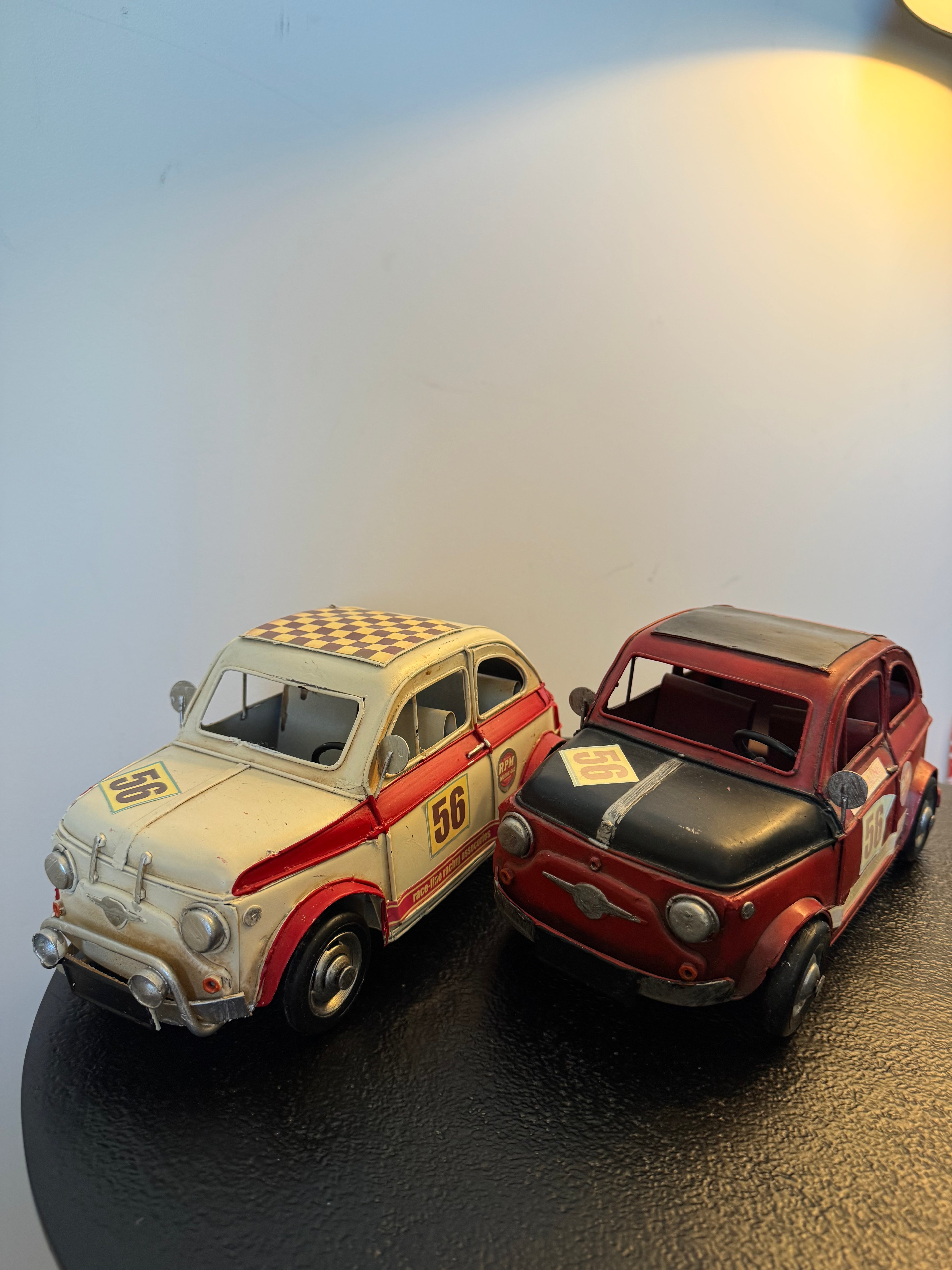 Voiture vintage de course en métal — Objet de décoration rétro neuf
