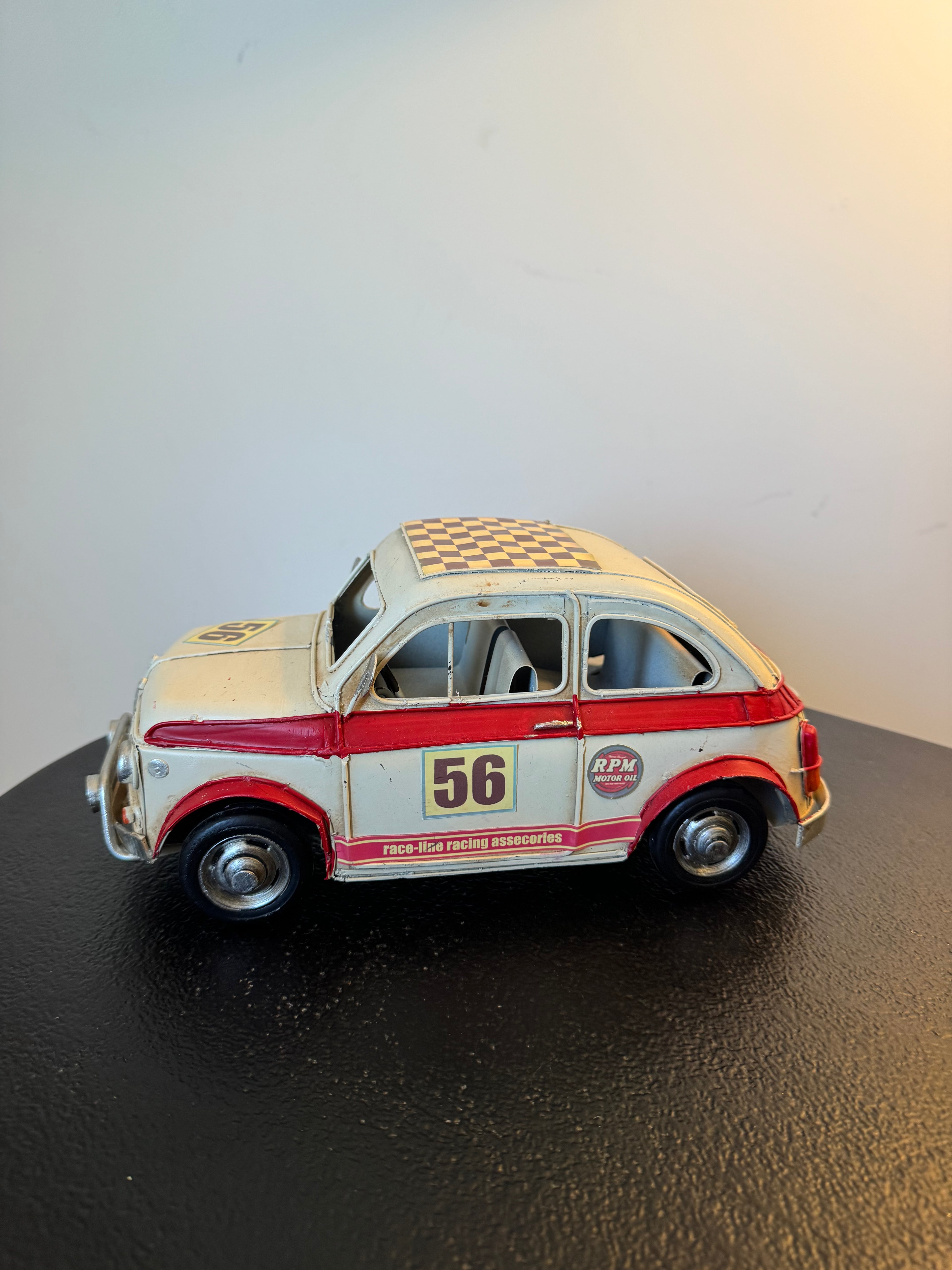 Voiture vintage de course en métal — Objet de décoration rétro neuf