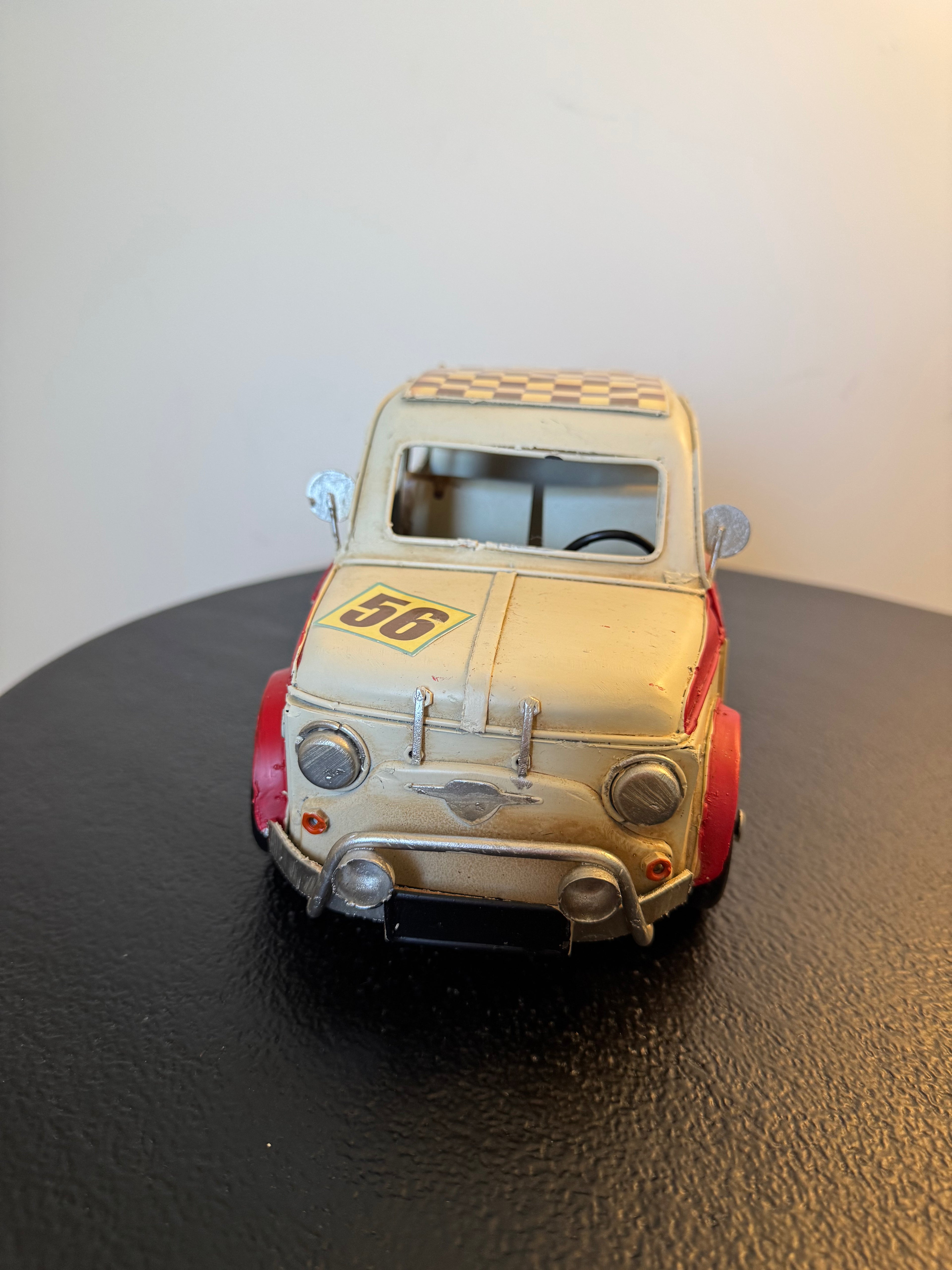 Voiture vintage de course en métal — Objet de décoration rétro neuf