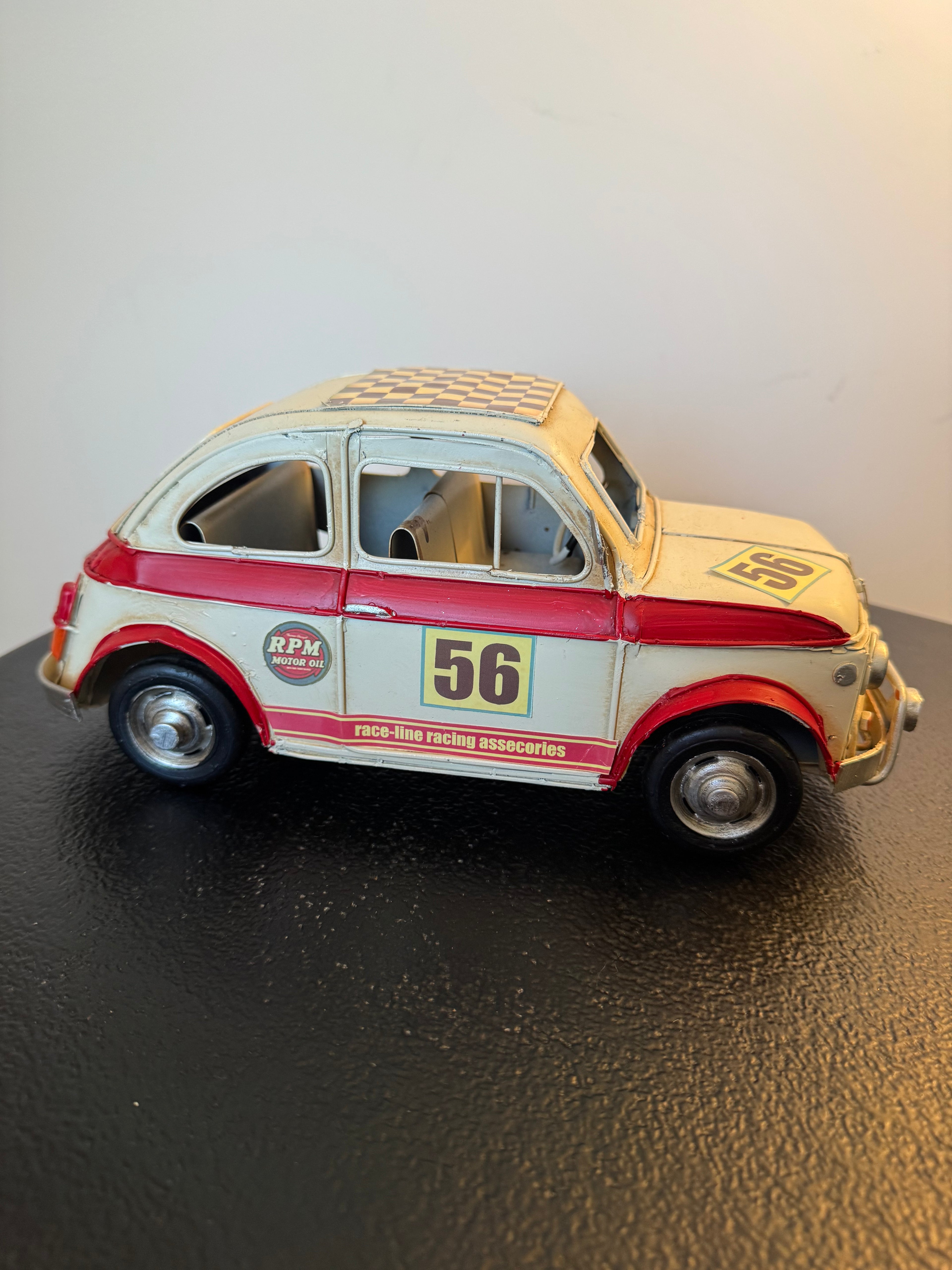 Voiture vintage de course en métal — Objet de décoration rétro neuf