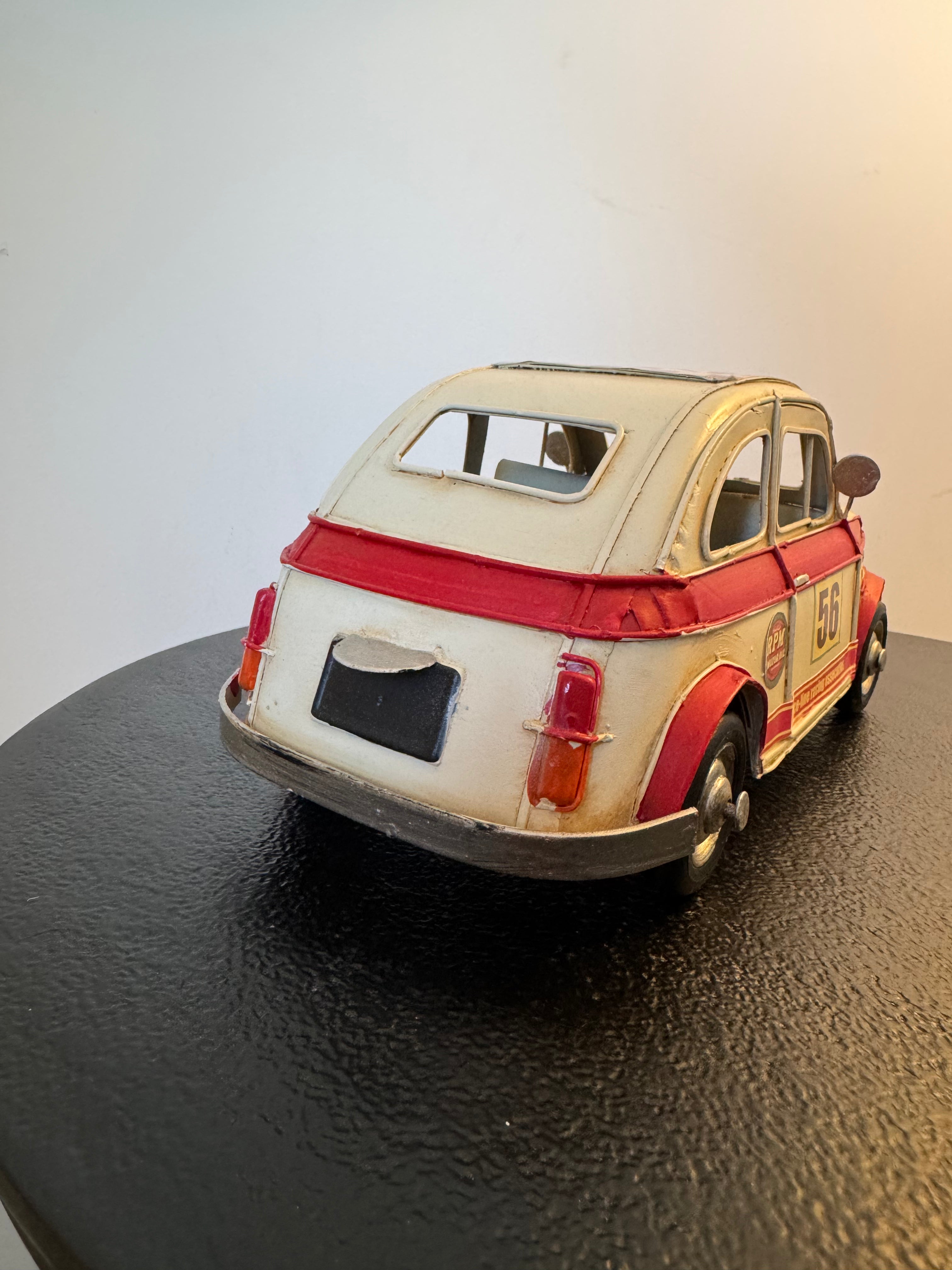 Voiture vintage de course en métal — Objet de décoration rétro neuf