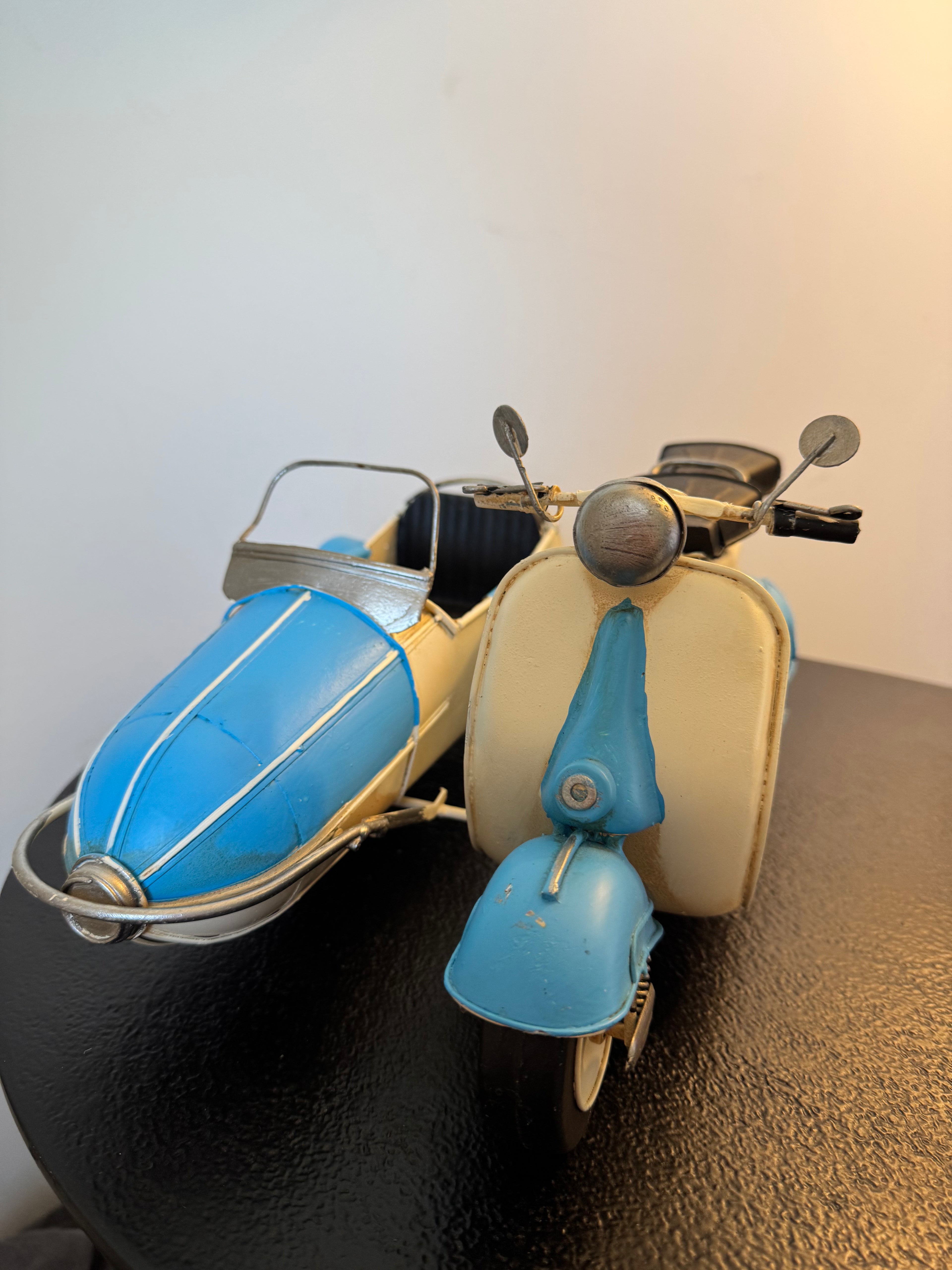 Side-car rétro en métal bleu et jaune — Objet de décoration rétro  neuf