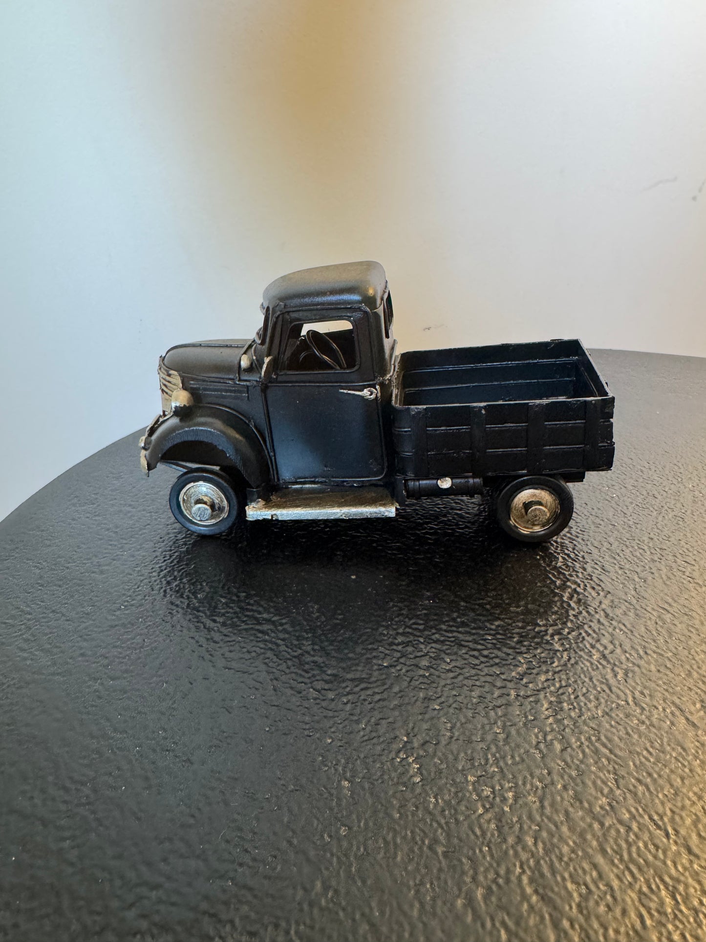 Camionnette rétro en métal — Objet de décoration rétro neuf