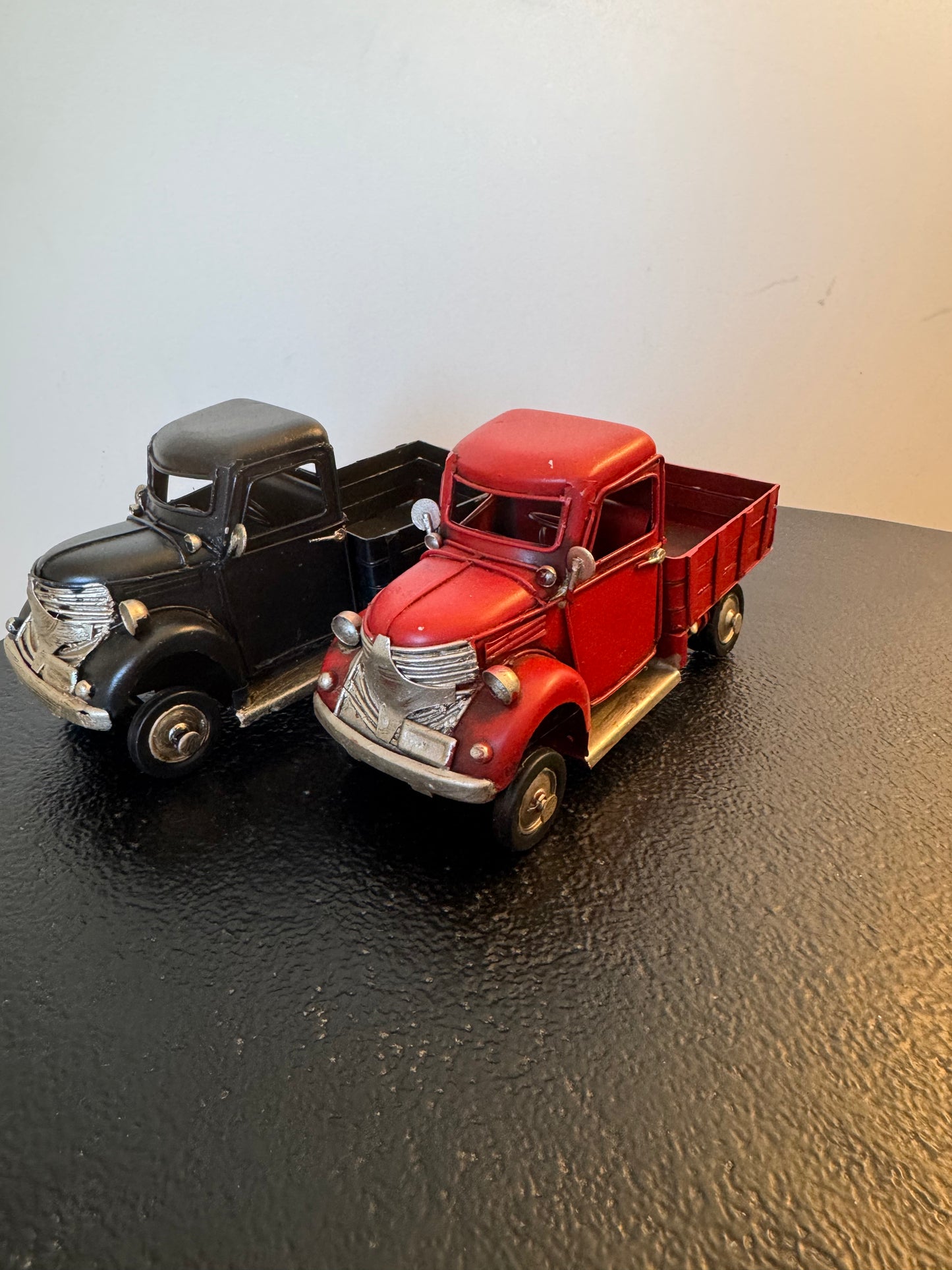 Camionnette rétro en métal — Objet de décoration rétro neuf