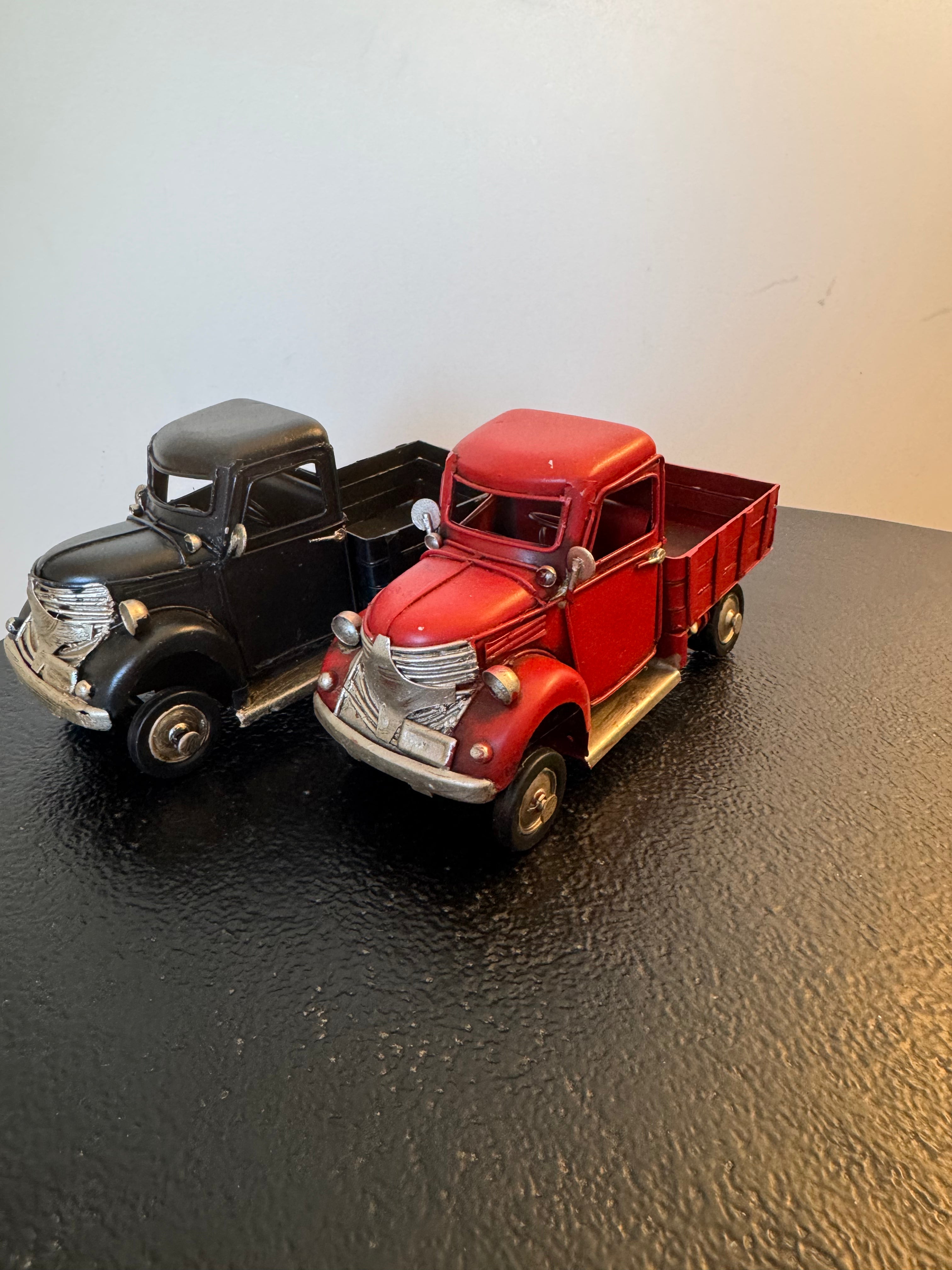 Camionnette rétro en métal — Objet de décoration rétro neuf