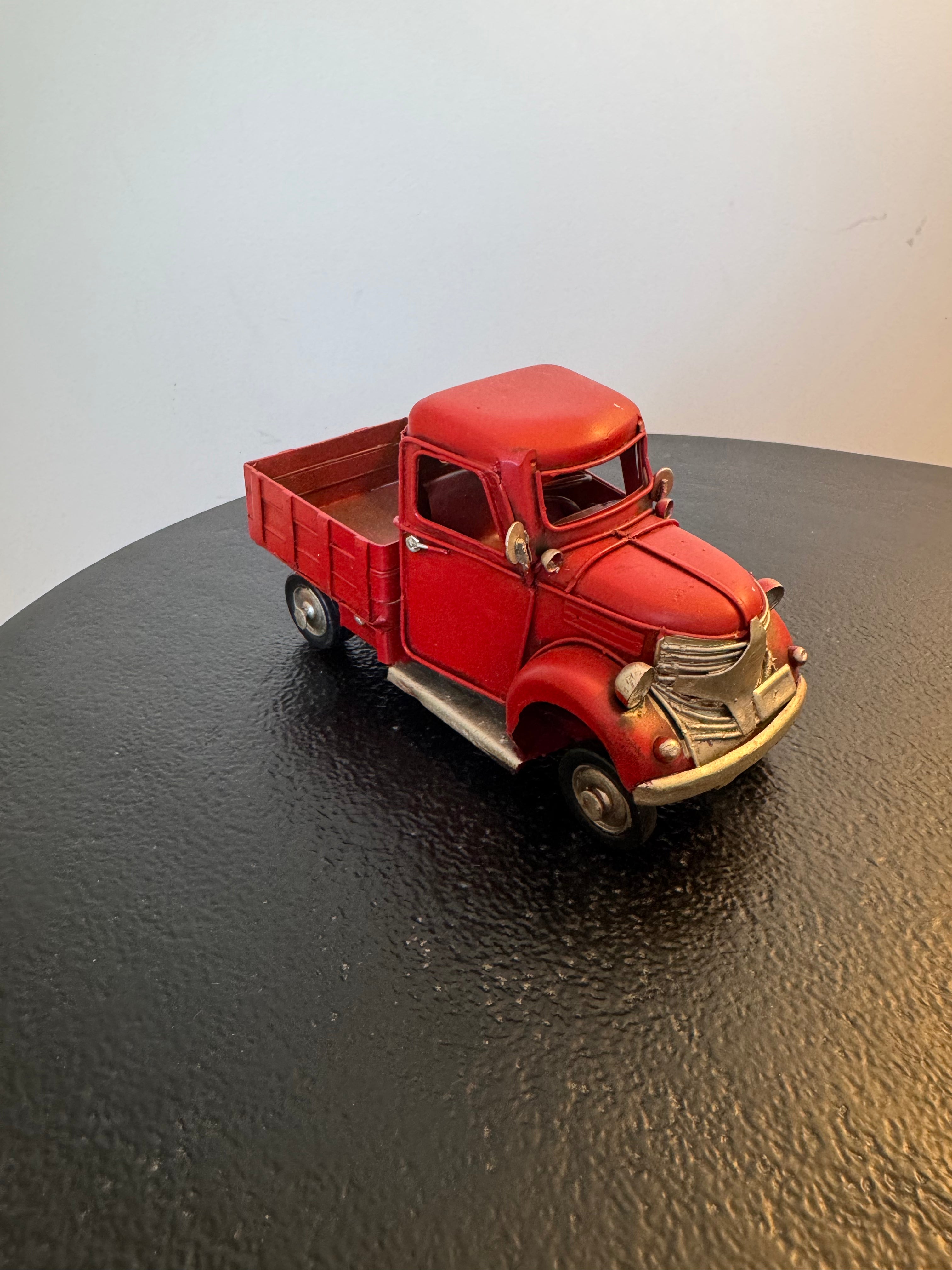 Camionnette rétro en métal — Objet de décoration rétro neuf