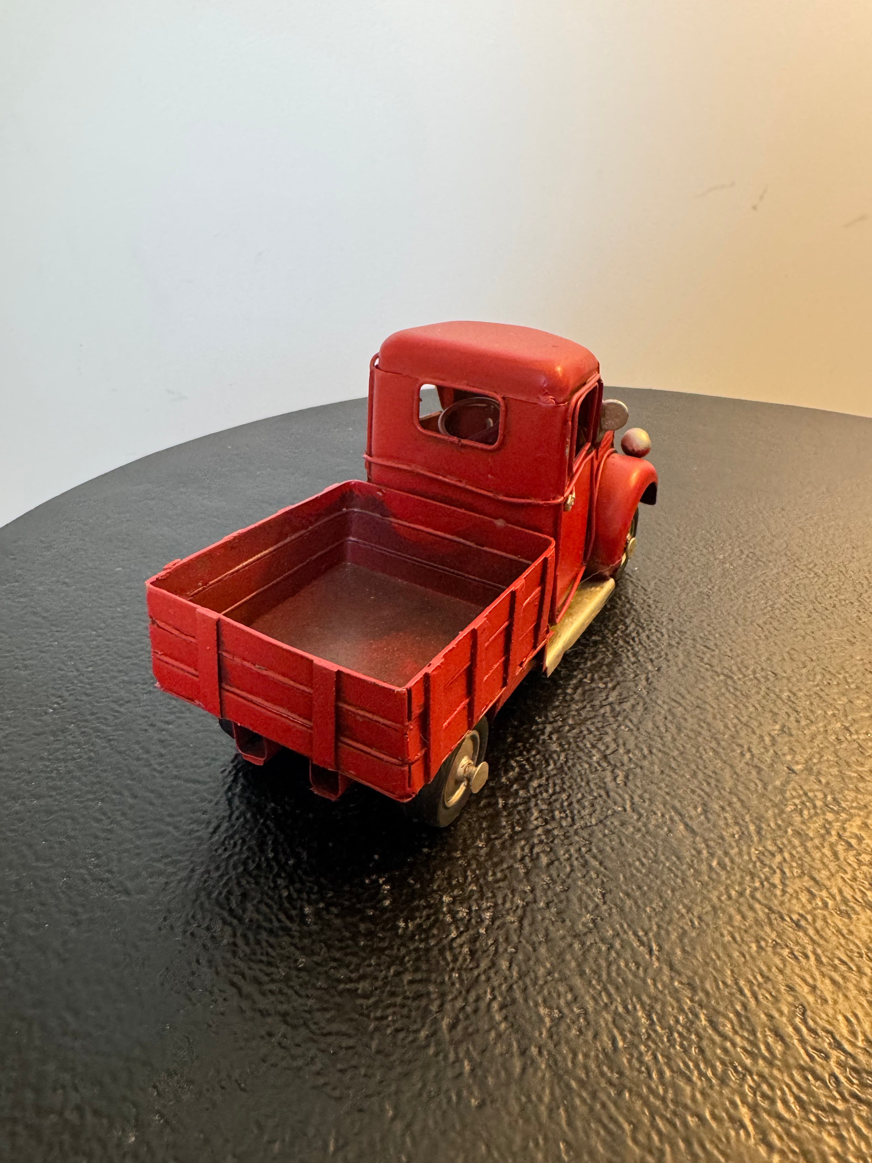 Camionnette rétro en métal — Objet de décoration rétro neuf