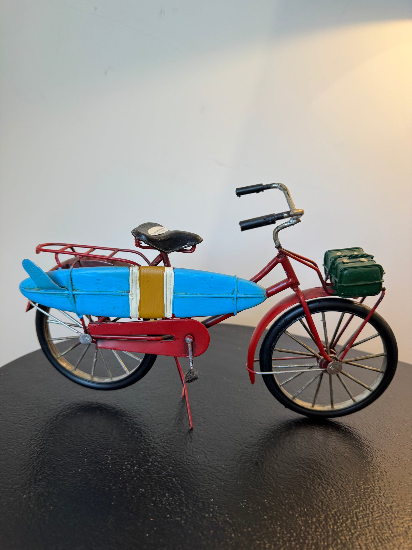 Vélo rétro en métal avec sacoche — Objet de décoration rétro neuf
