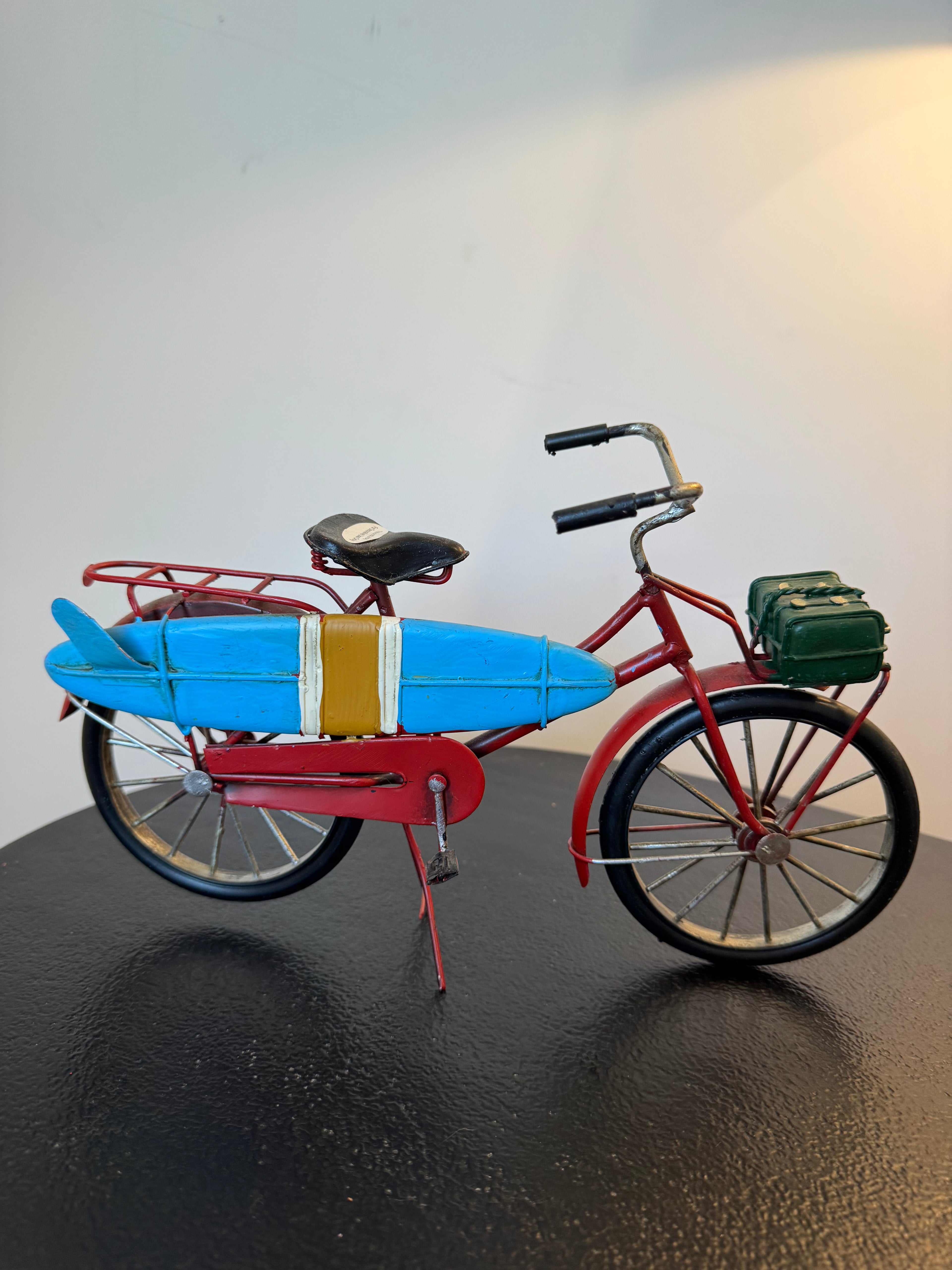 Vélo rétro en métal avec sacoche — Objet de décoration rétro neuf