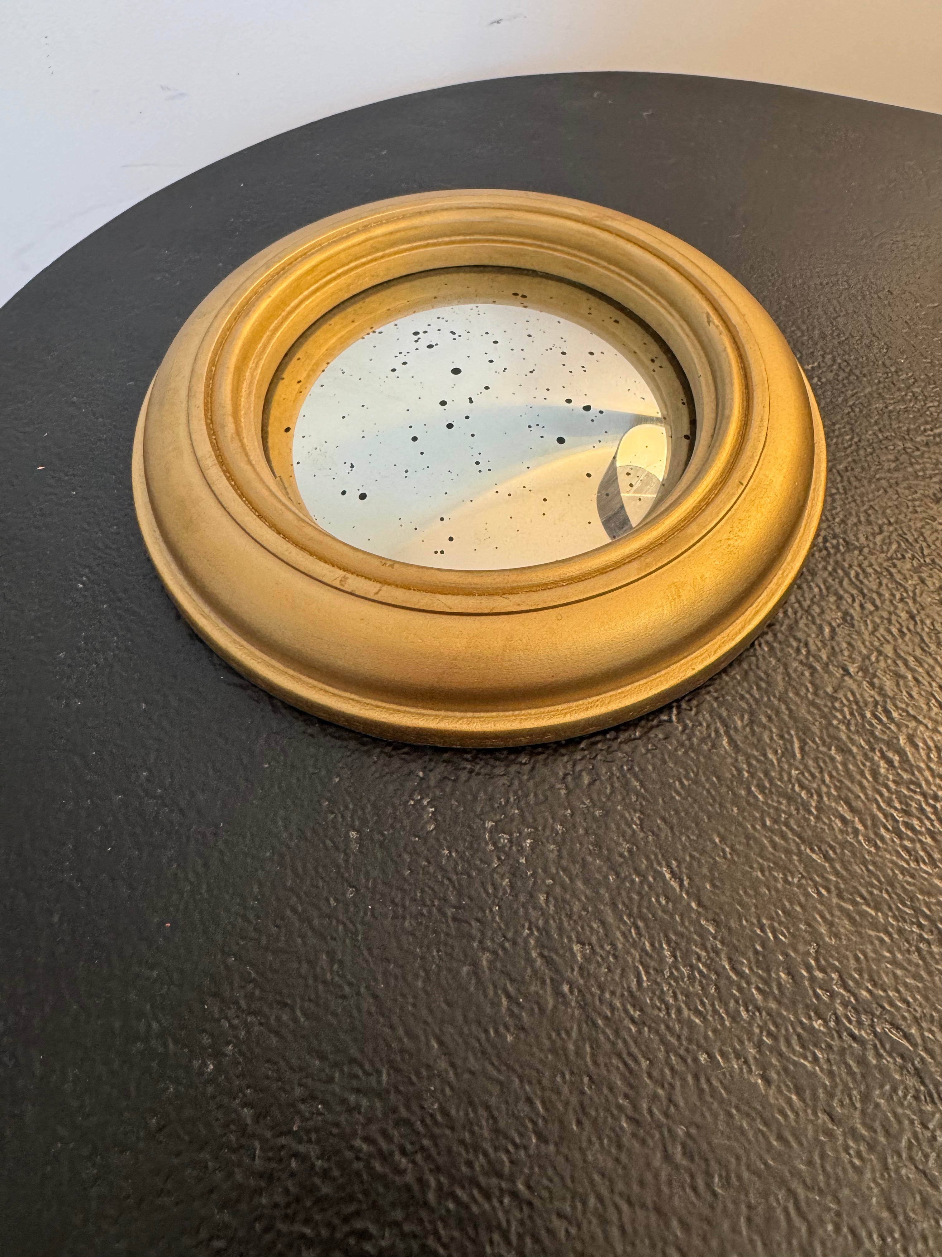 Miroir rond œil-de-bœuf cadre doré effet piqué vintage — Décoration murale neuve