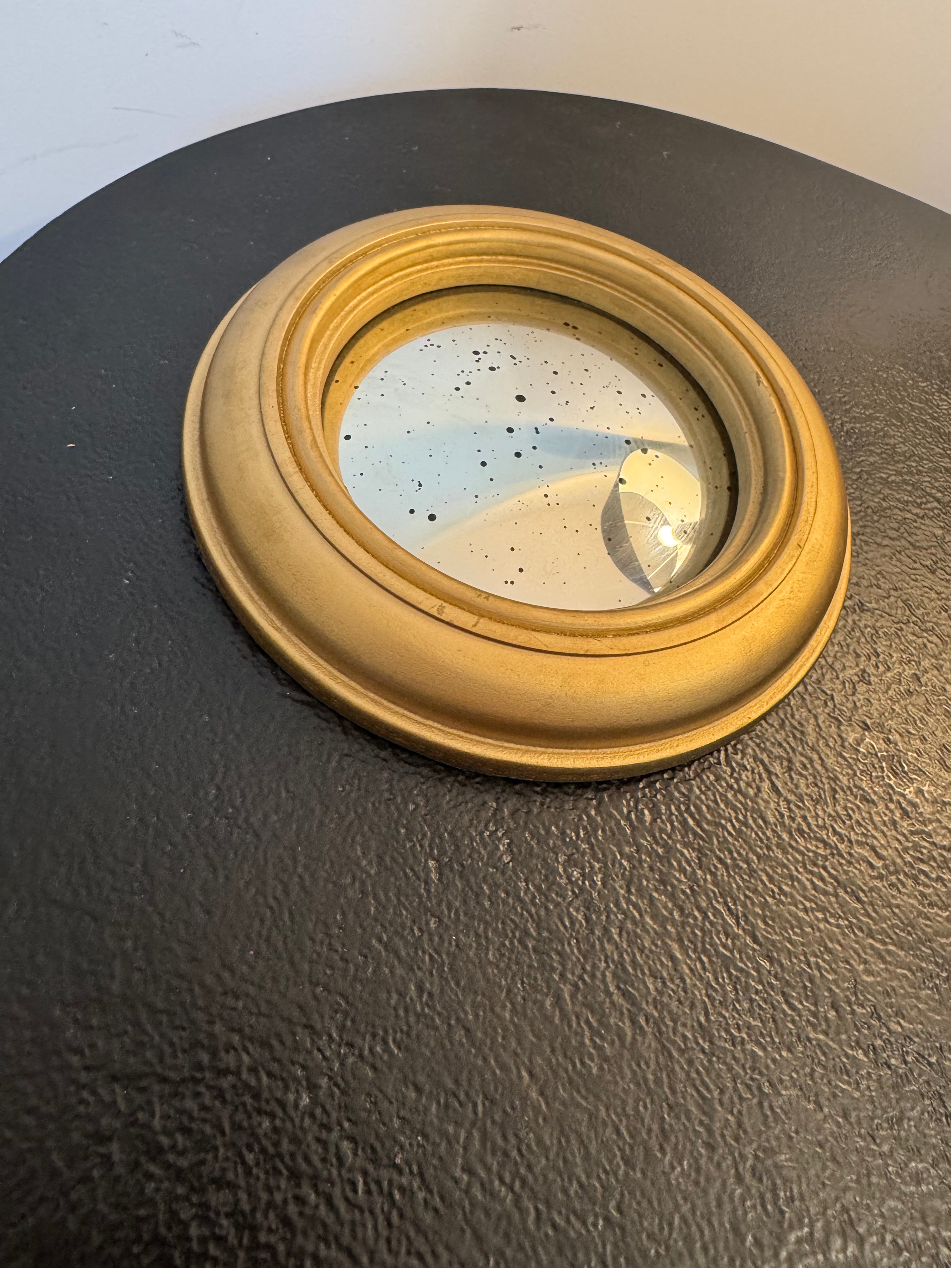 Miroir rond œil-de-bœuf cadre doré effet piqué vintage — Décoration murale neuve