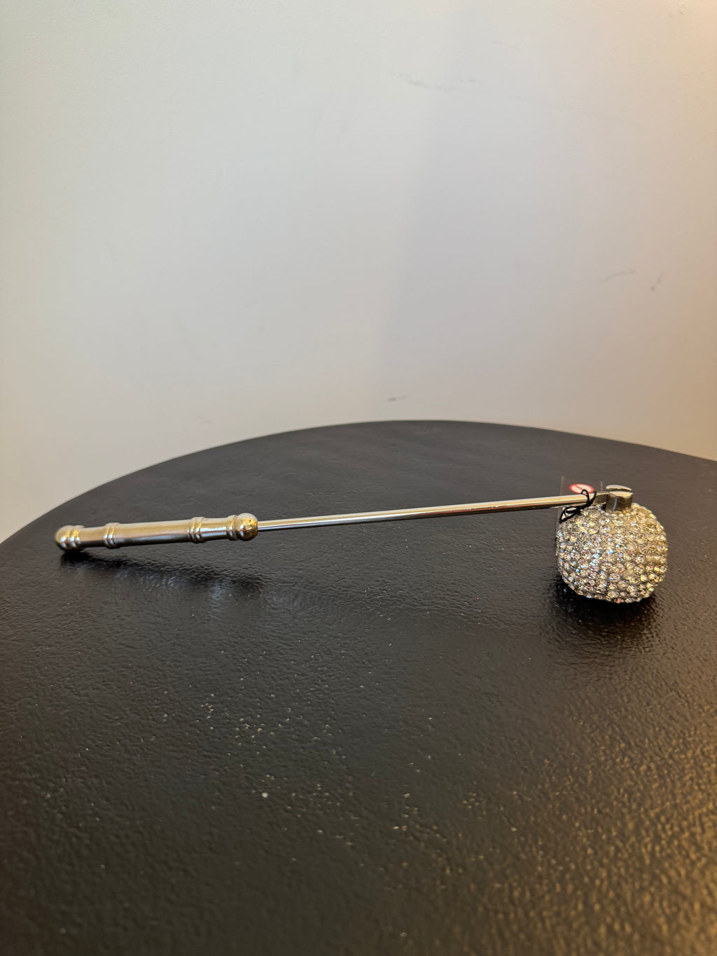 Éteignoir à bougie en métal argenté et strass — J-Line (28 cm)