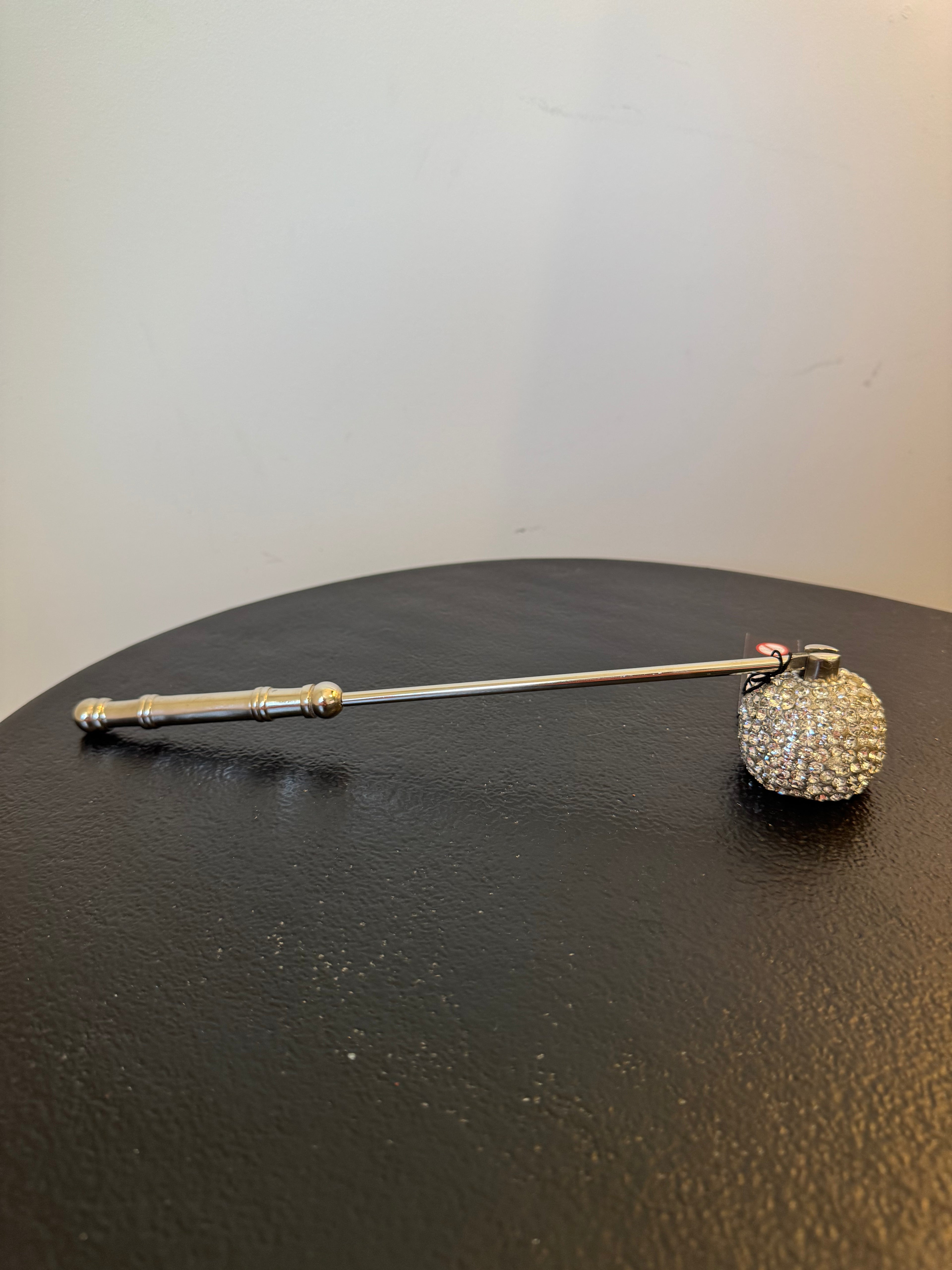Éteignoir à bougie en métal argenté et strass — J-Line (28 cm)