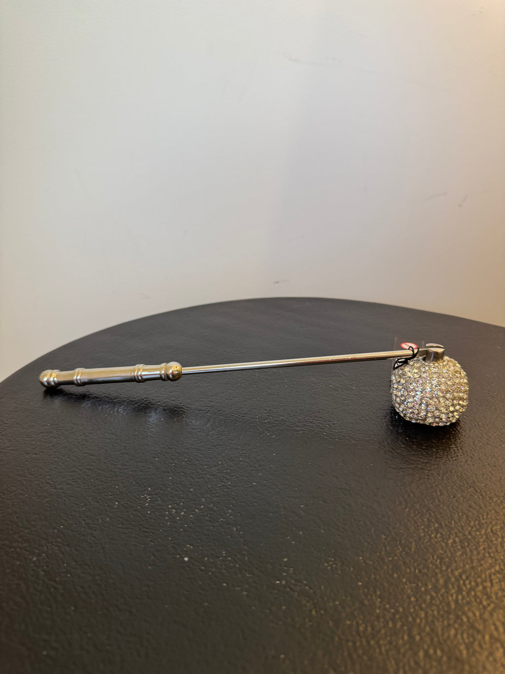Éteignoir à bougie en métal argenté et strass — J-Line (28 cm)