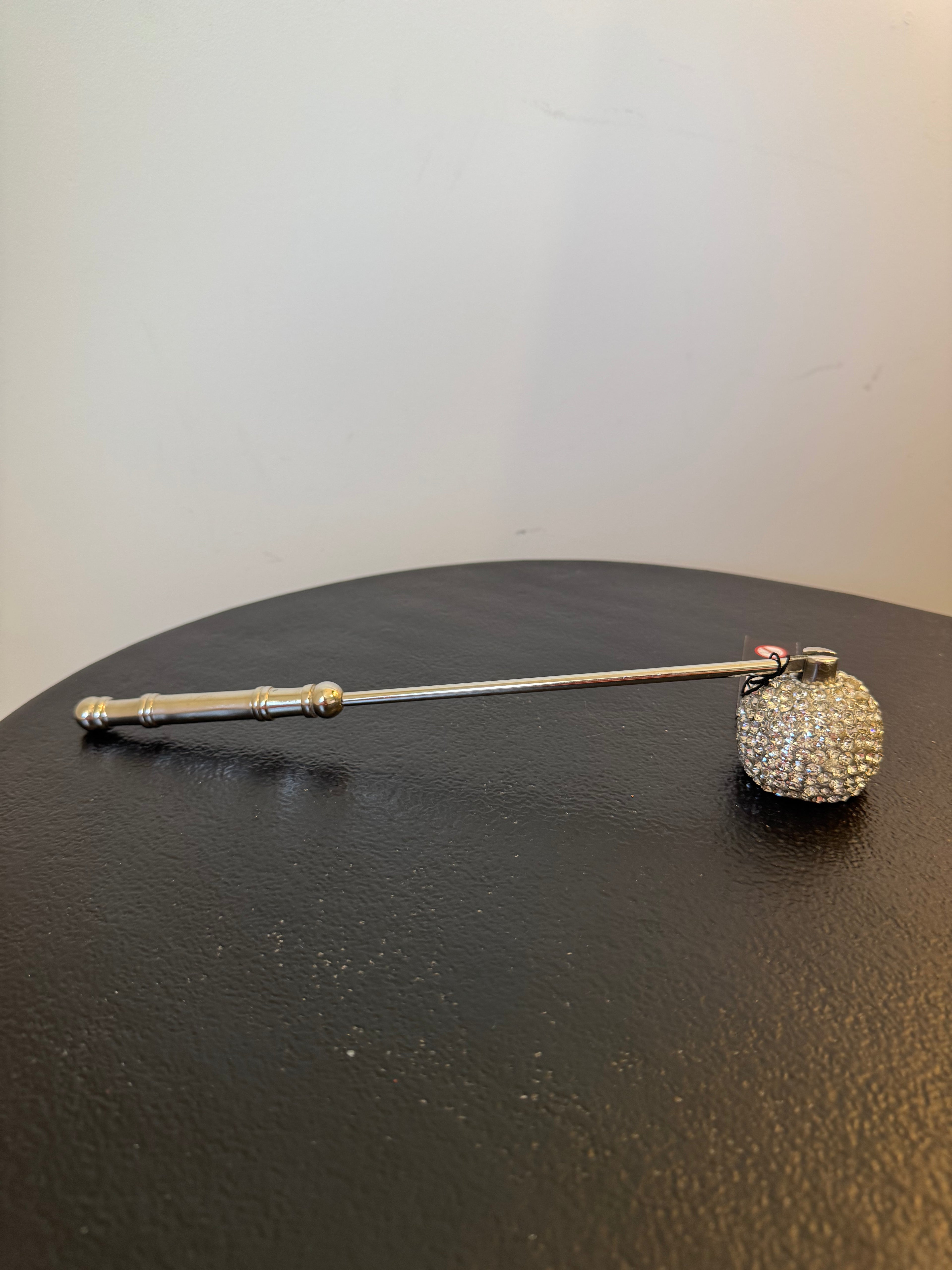 Éteignoir à bougie en métal argenté et strass — J-Line (28 cm)