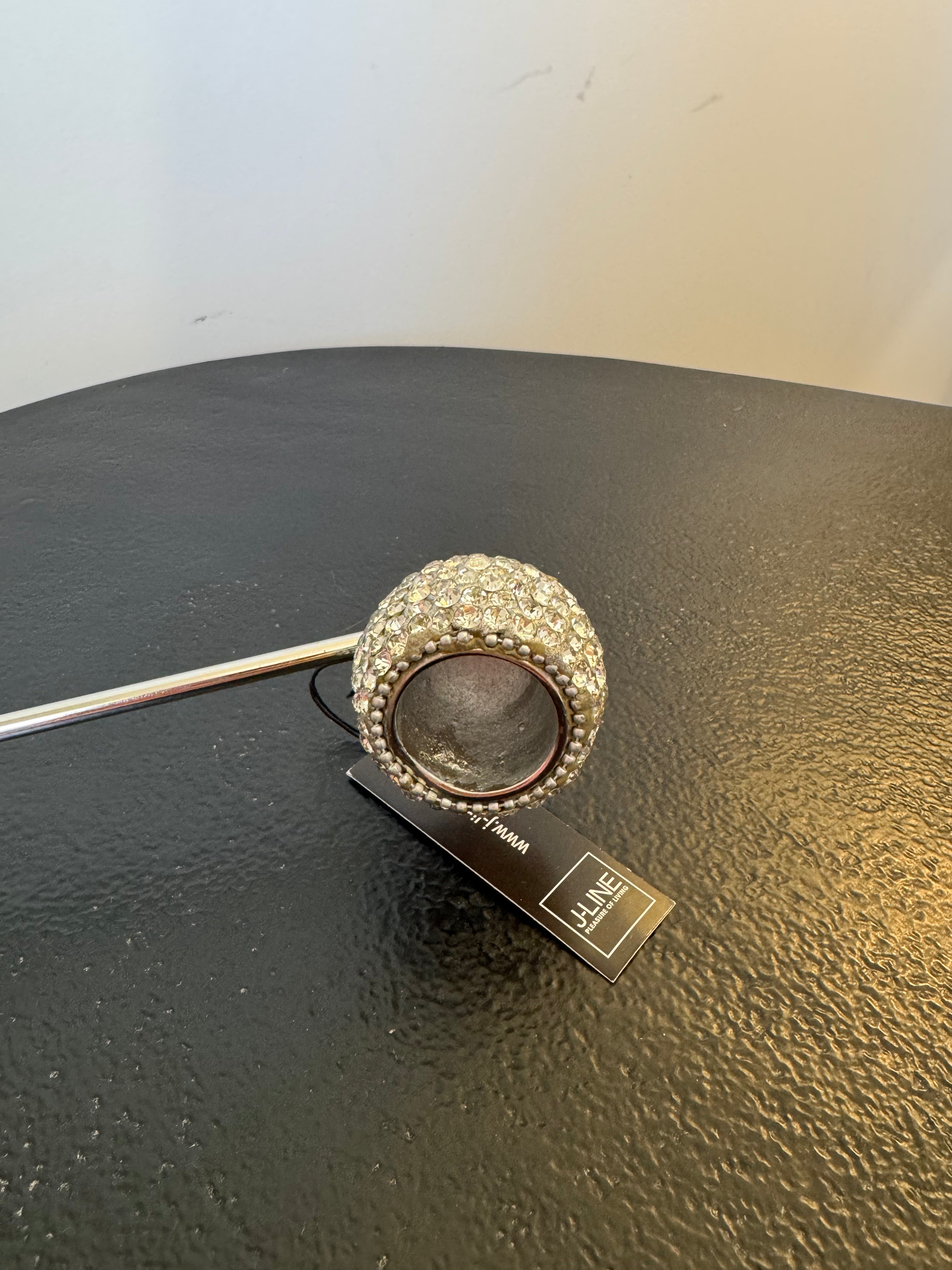 Éteignoir à bougie en métal argenté et strass — J-Line (28 cm)