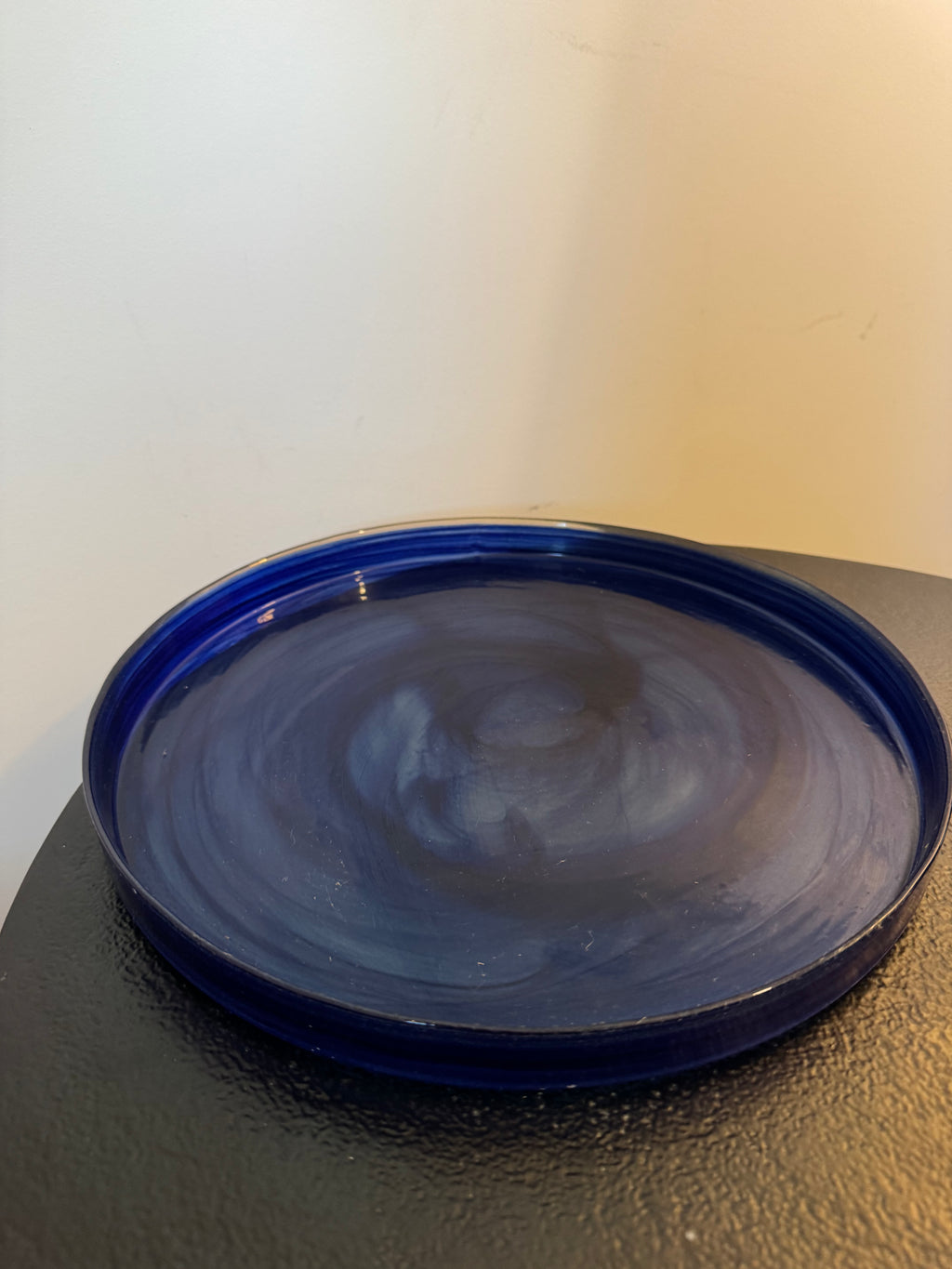 Set de 2 assiettes en verre marmoré bleu cobalt — Amadeus