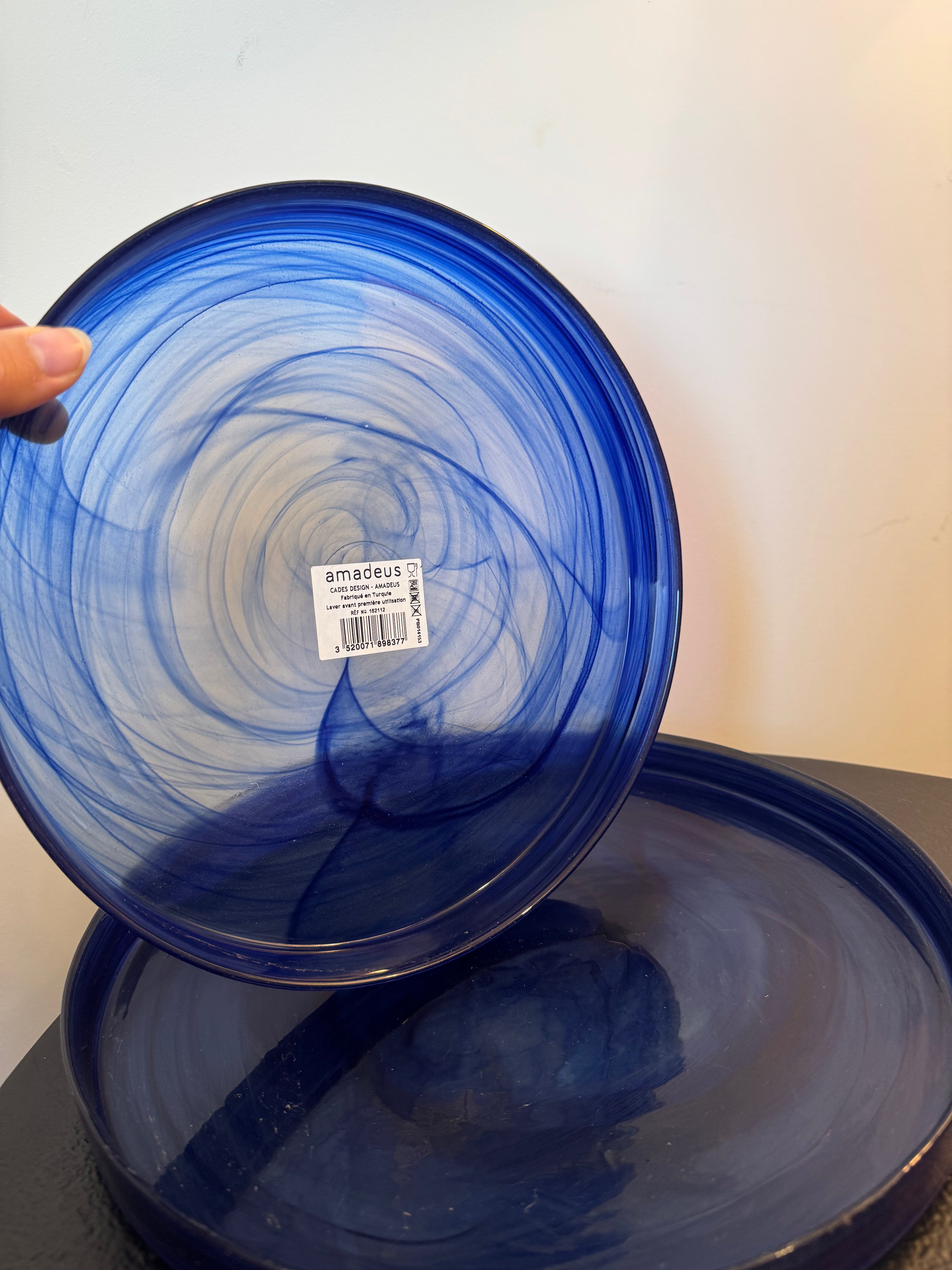 Set de 2 assiettes en verre marmoré bleu cobalt — Amadeus