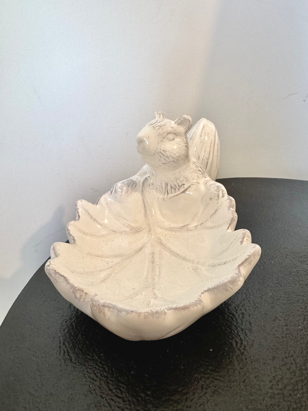 Coupelle vide-poche écureuil et feuille en céramique patinée — Hoff Interieur (H 12 cm)
