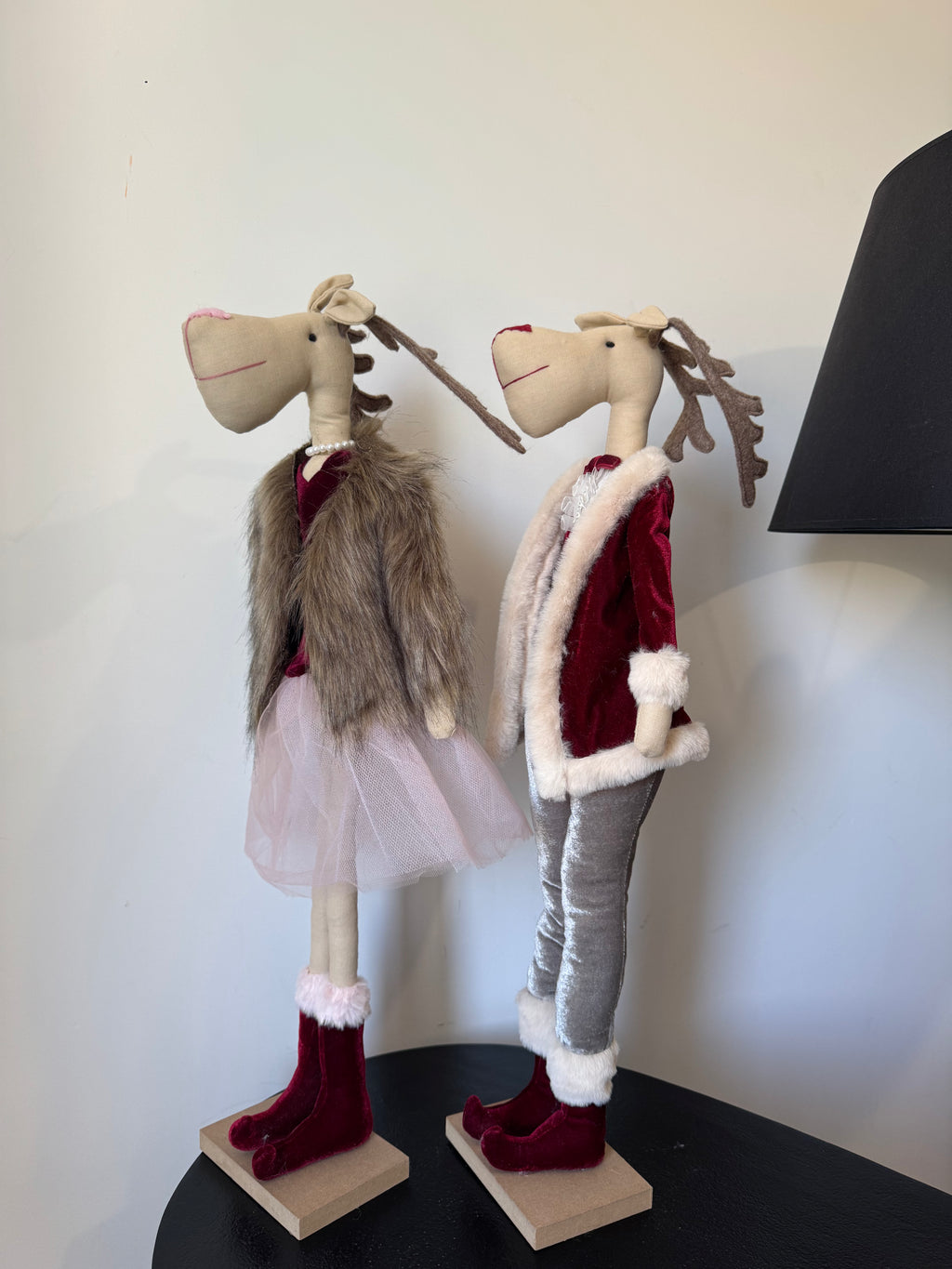 Grand couple d'élans de Noël décoratifs sur socle (H 65 cm)
