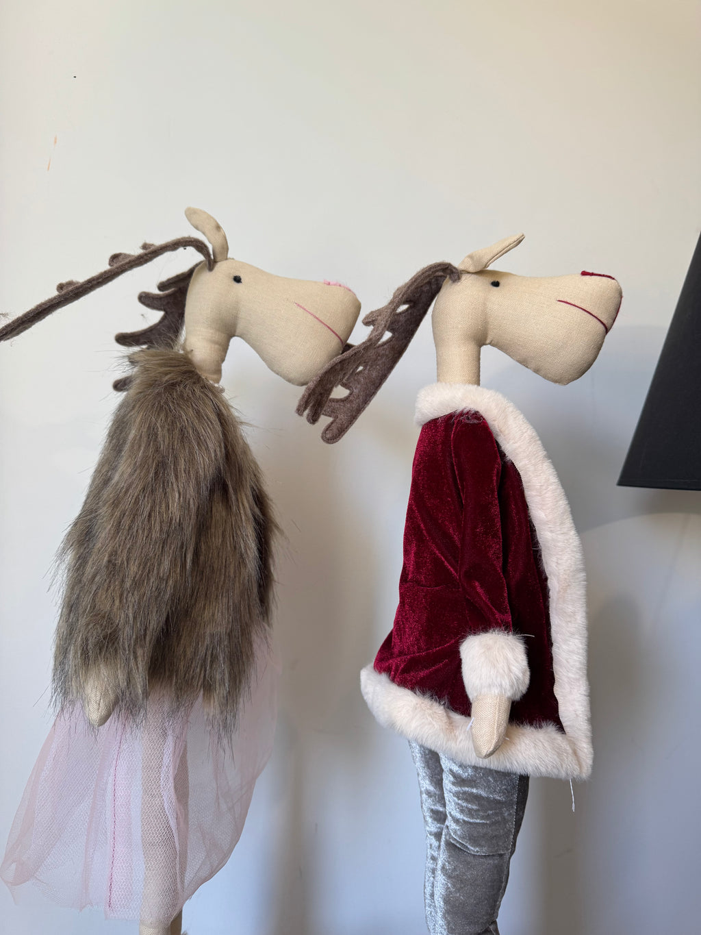 Grand couple d'élans de Noël décoratifs sur socle (H 65 cm)